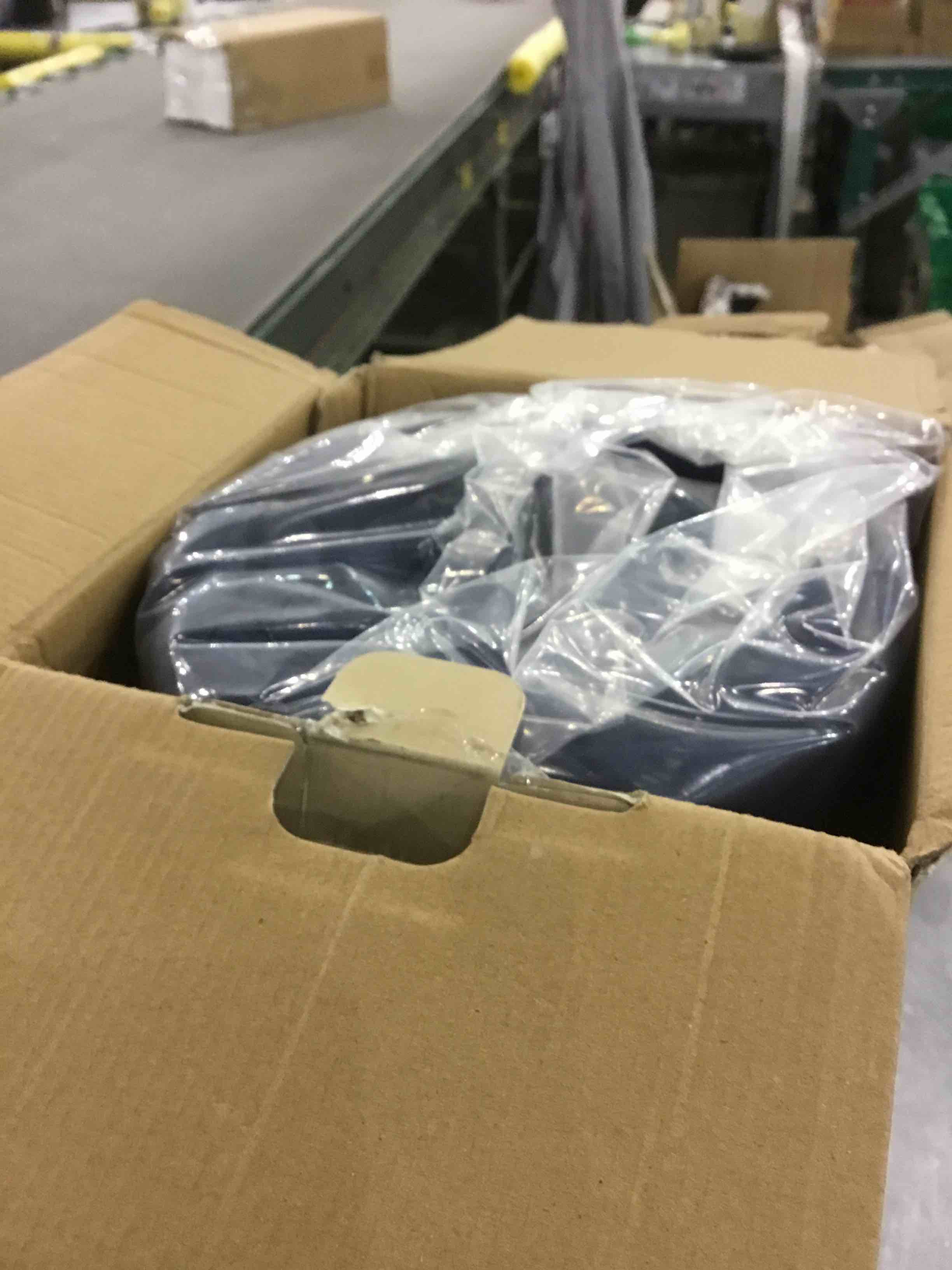 https://s3.amazonaws.com/lotting-images-prod/bidfta/EXS00944503_1702905992390.jpeg