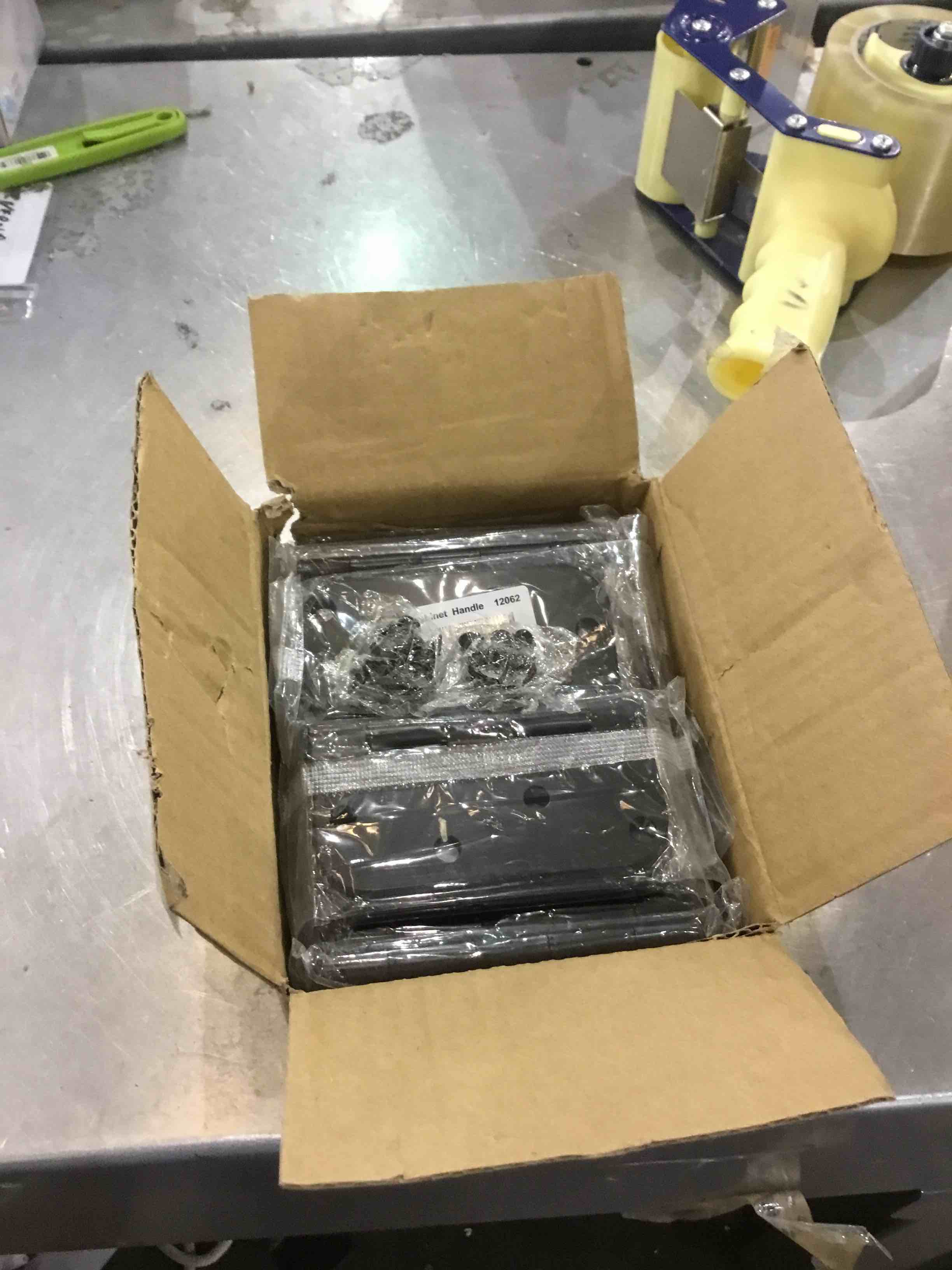 https://s3.amazonaws.com/lotting-images-prod/bidfta/EXS00944535_1702911580974.jpeg