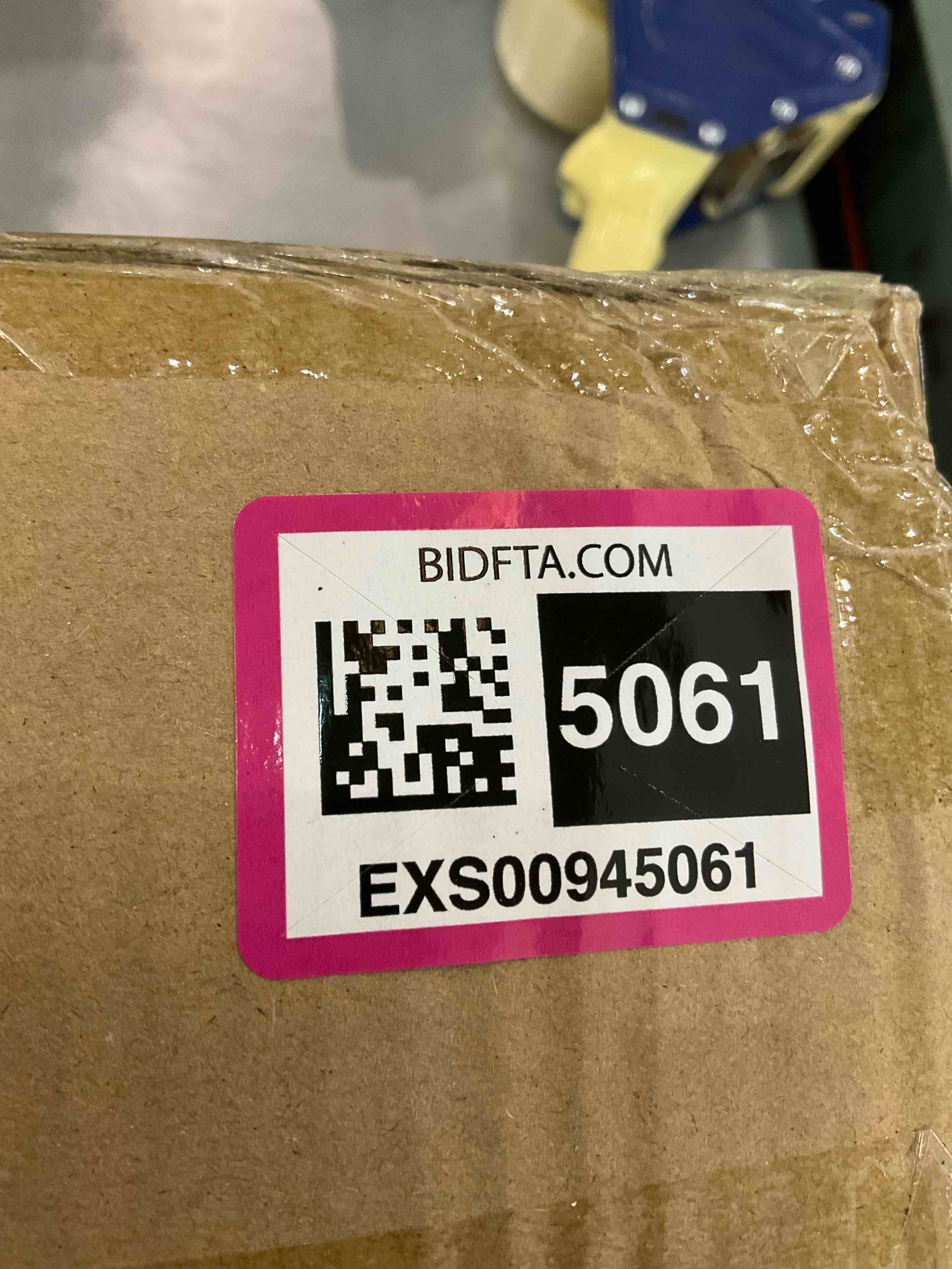 https://s3.amazonaws.com/lotting-images-prod/bidfta/EXS00945061_1704471737570.jpeg