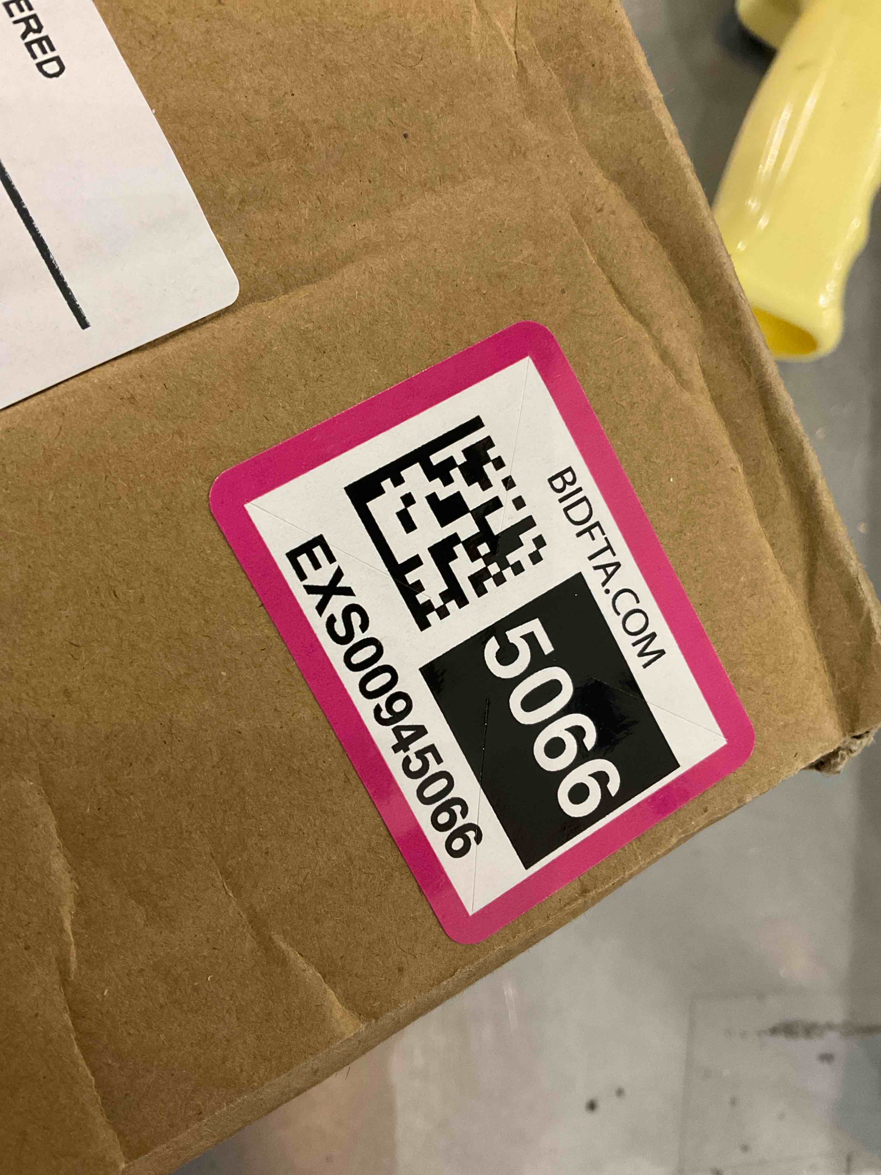https://s3.amazonaws.com/lotting-images-prod/bidfta/EXS00945066_1704472665587.jpeg