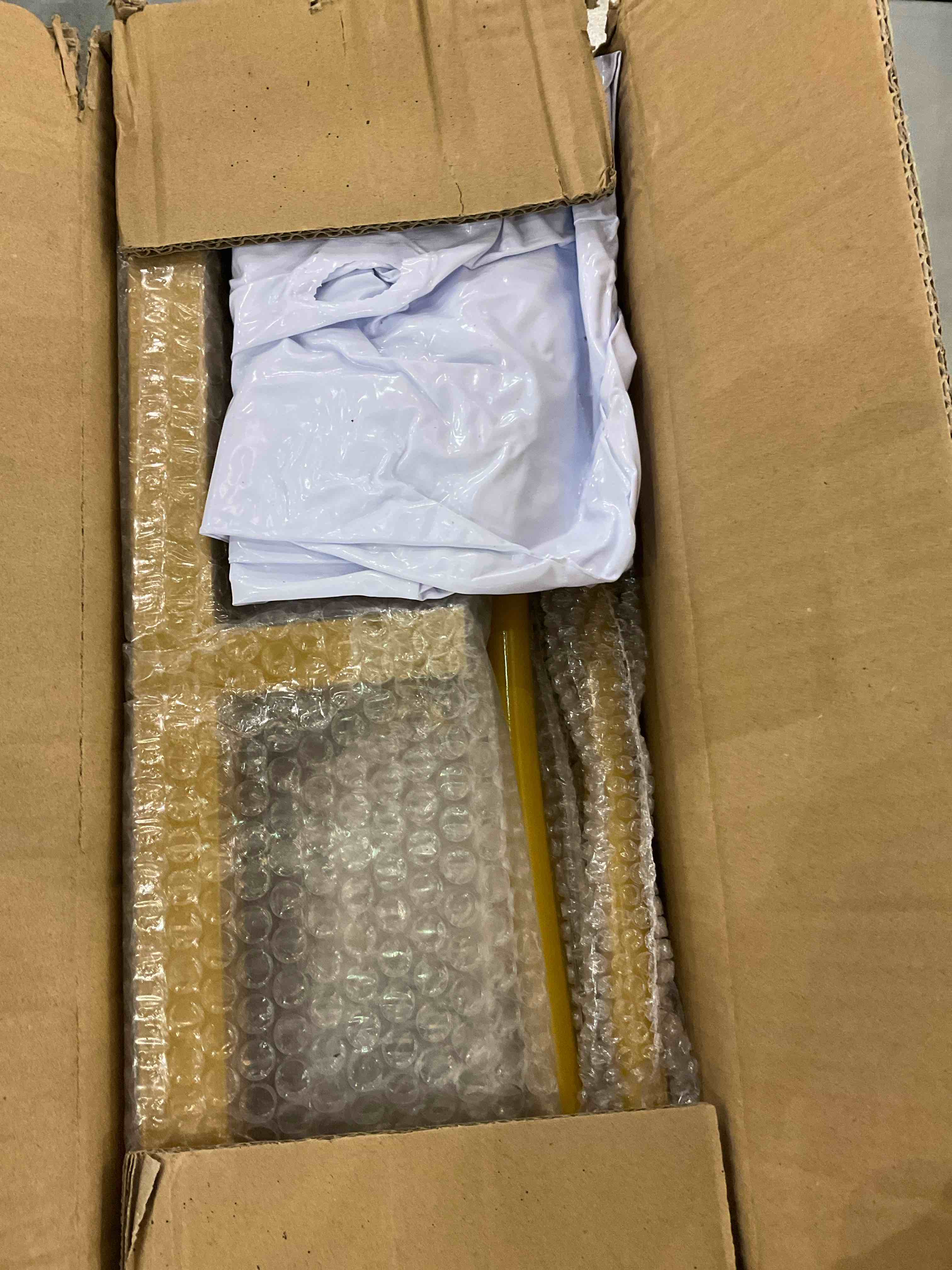 https://s3.amazonaws.com/lotting-images-prod/bidfta/EXS00945100_1704479740670.jpeg