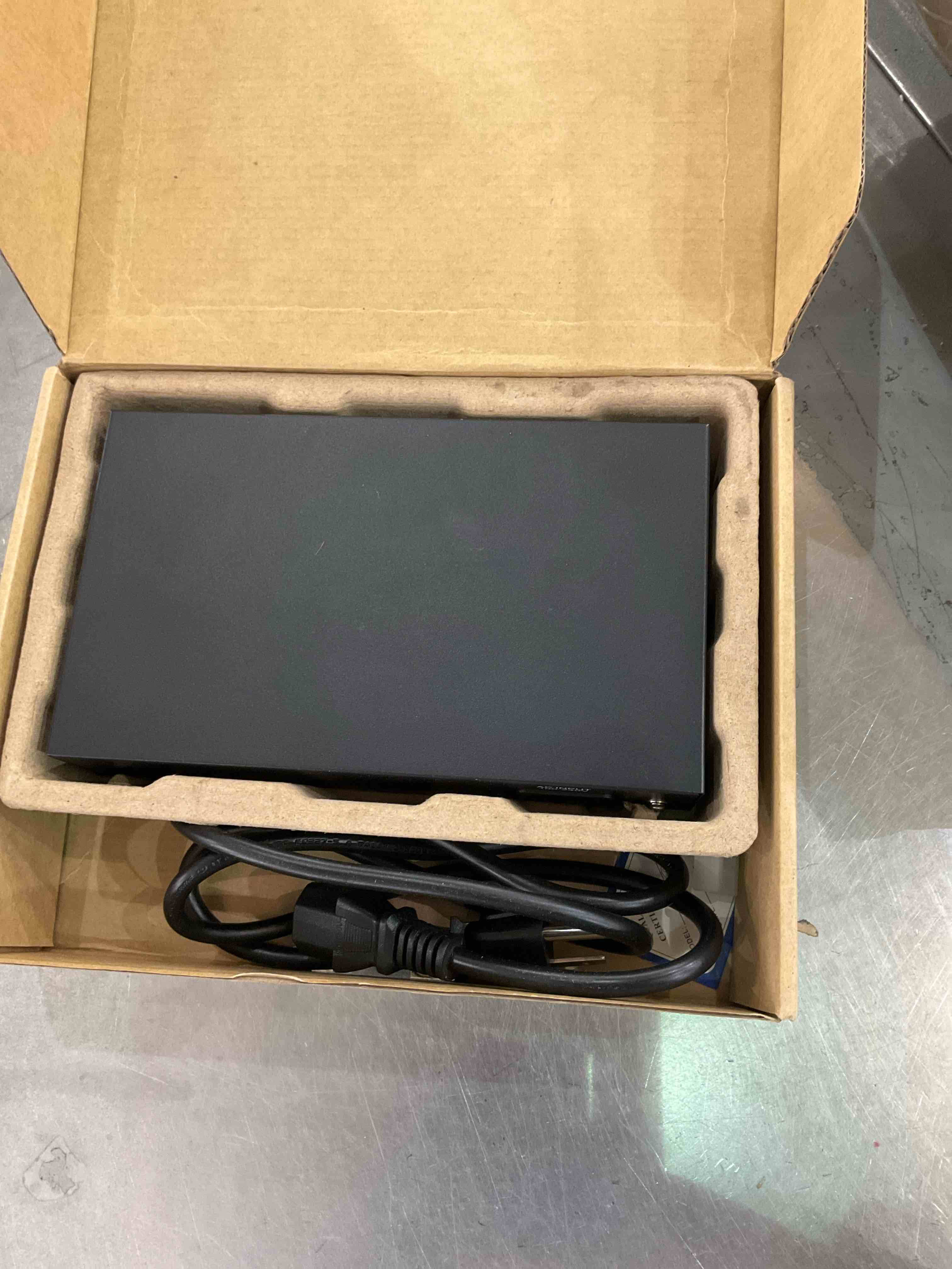 https://s3.amazonaws.com/lotting-images-prod/bidfta/EXS00945557_1703184821300.jpeg