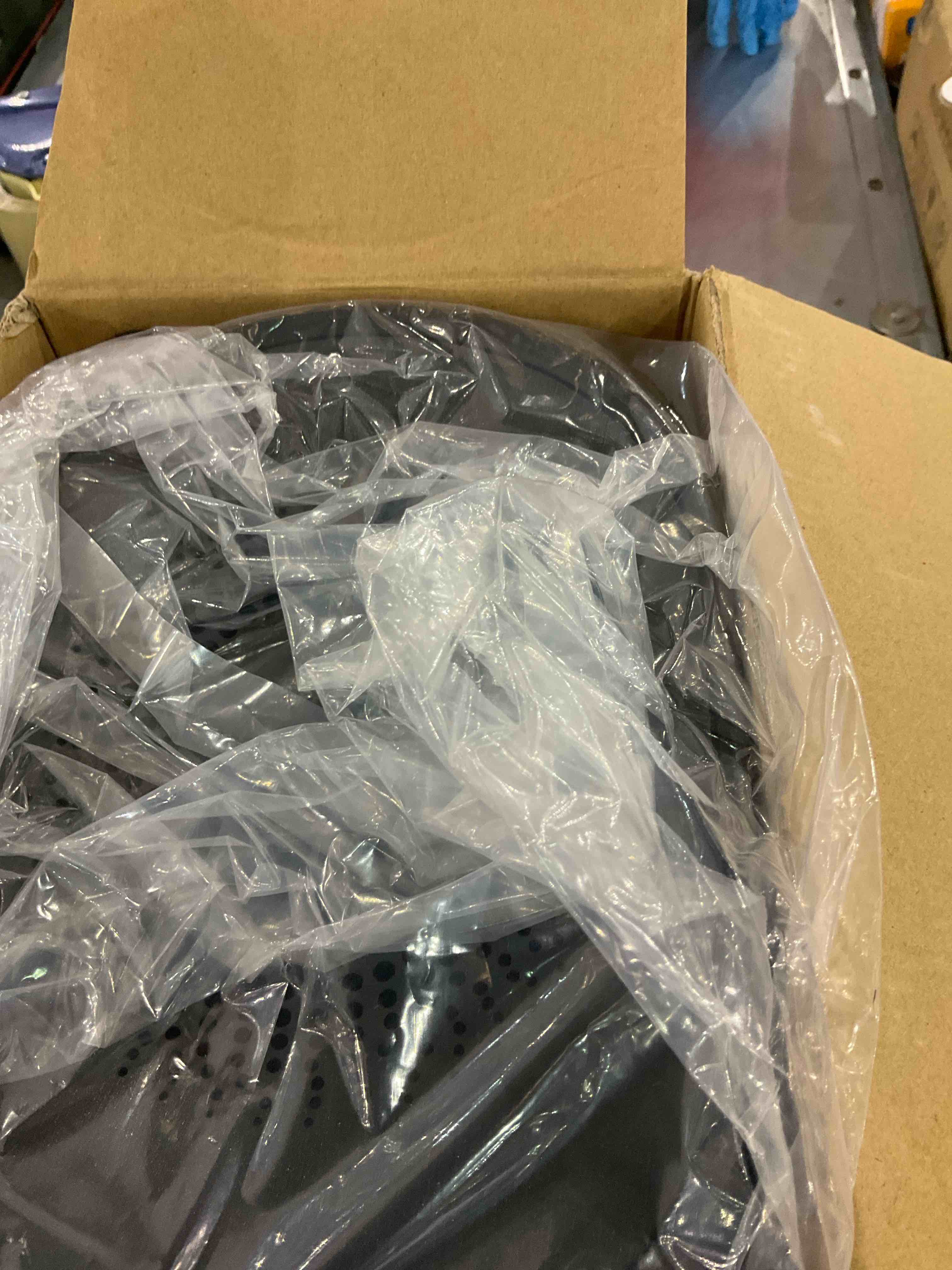 https://s3.amazonaws.com/lotting-images-prod/bidfta/EXS00945667_1703257544347.jpeg
