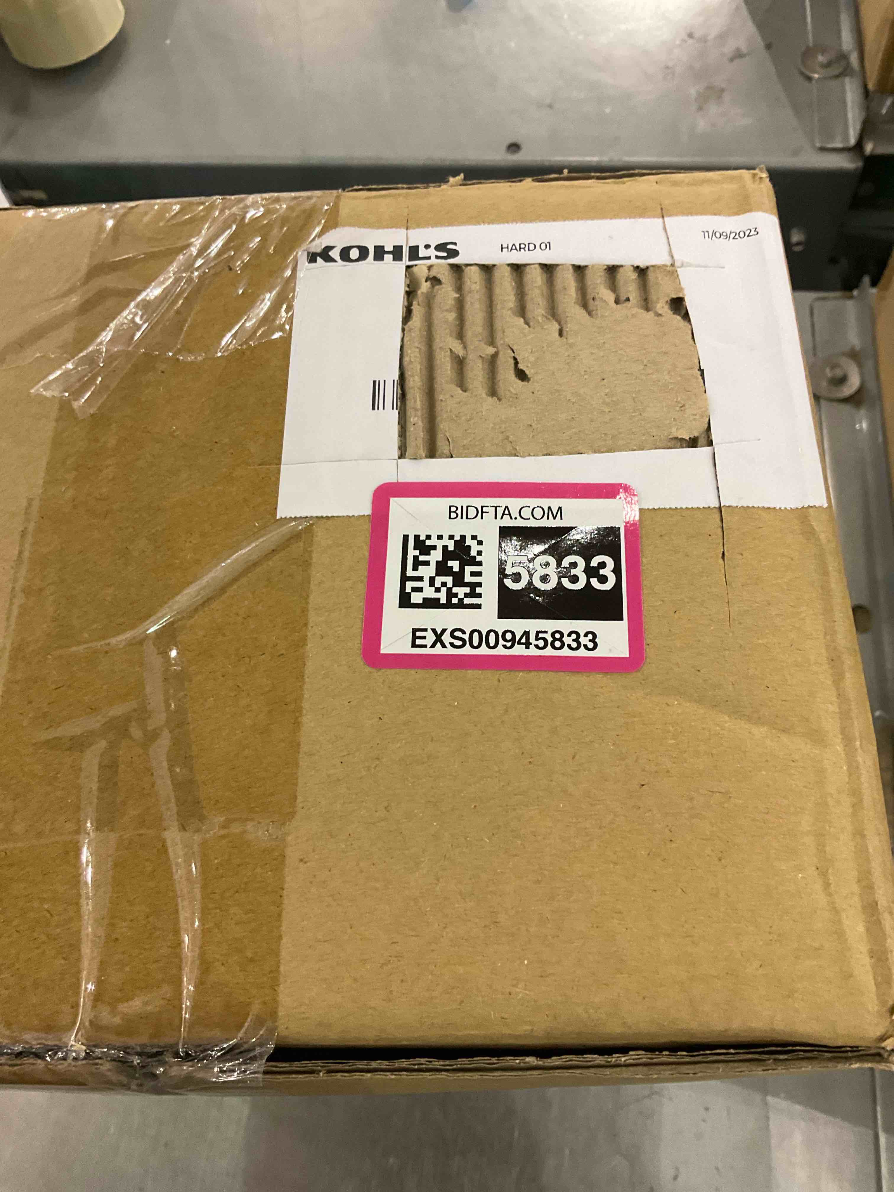https://s3.amazonaws.com/lotting-images-prod/bidfta/EXS00945833_1703682764190.jpeg