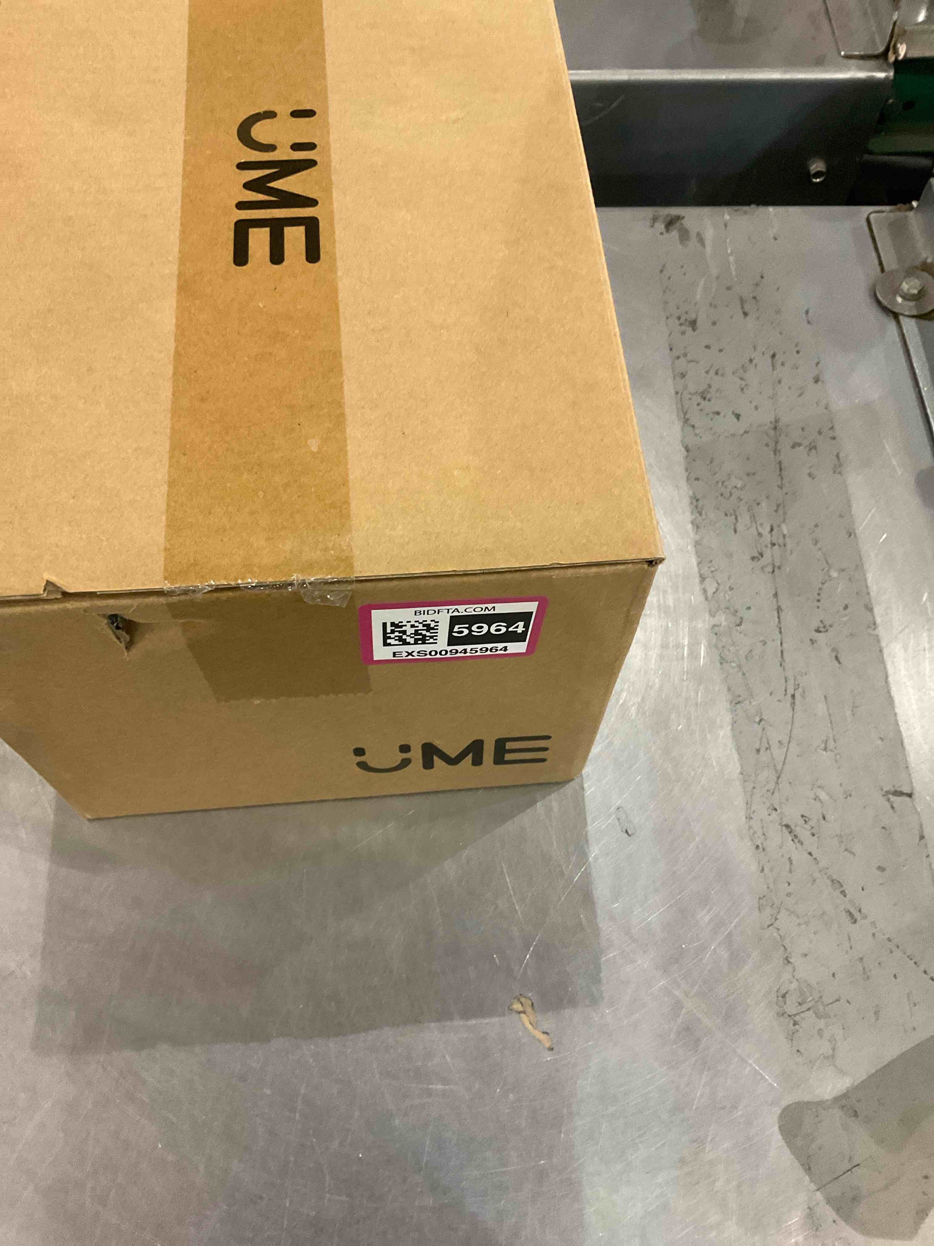 https://s3.amazonaws.com/lotting-images-prod/bidfta/EXS00945964_1703765941610.jpeg