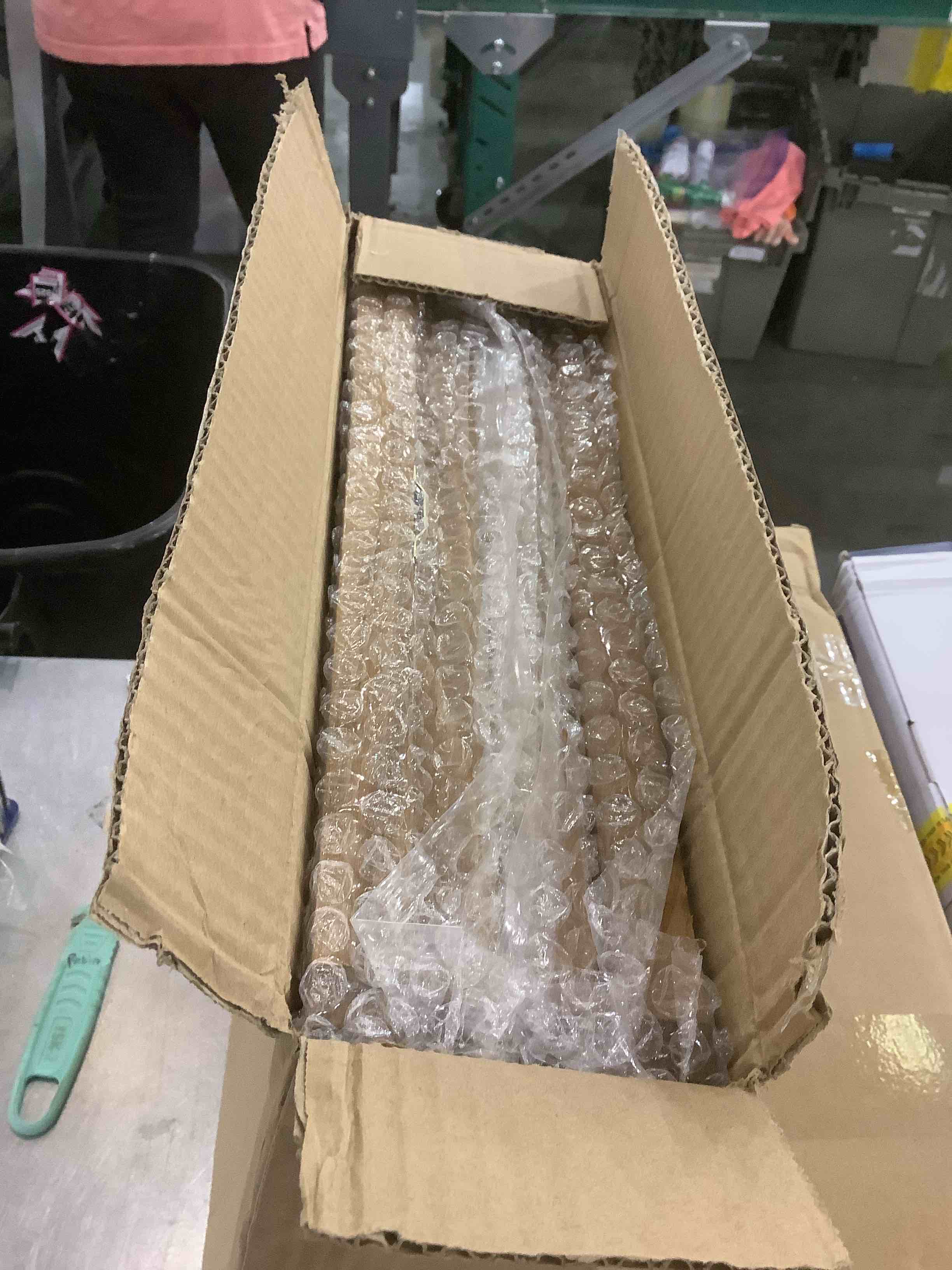 https://s3.amazonaws.com/lotting-images-prod/bidfta/EXS00946136_1703085491862.jpeg