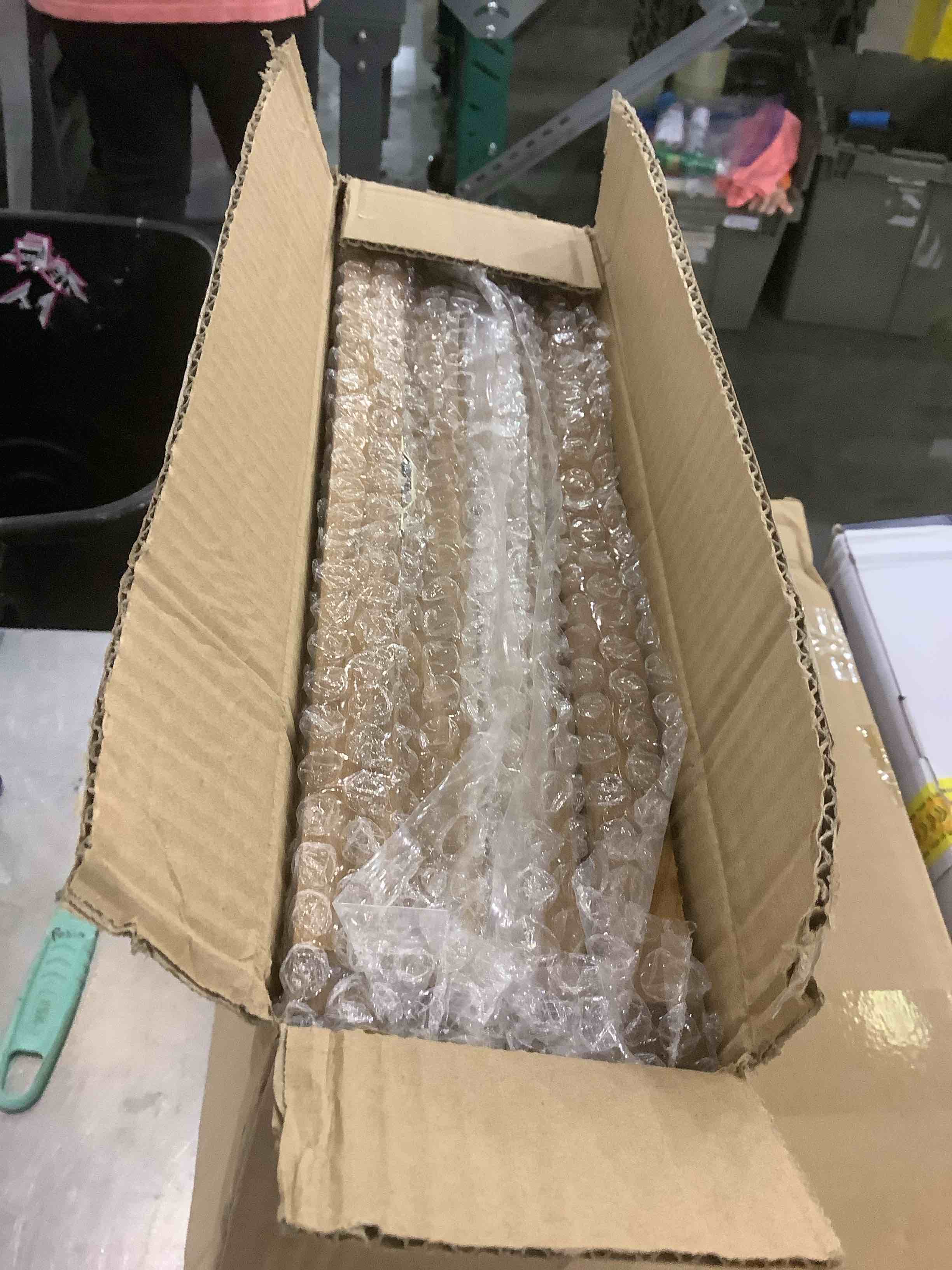 https://s3.amazonaws.com/lotting-images-prod/bidfta/EXS00946136_1703085492913.jpeg