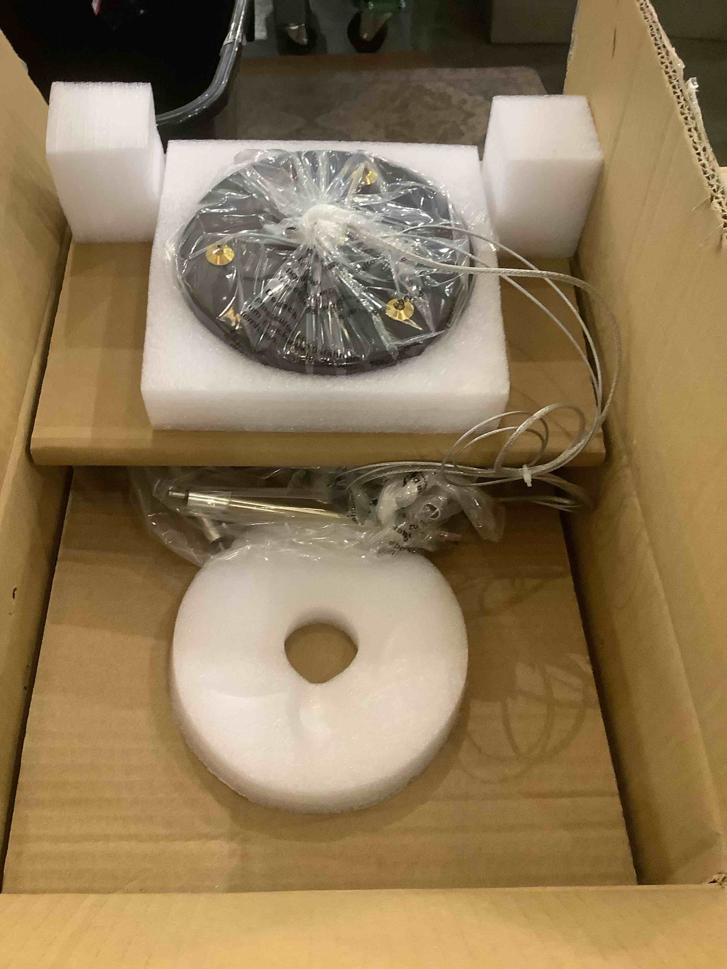 https://s3.amazonaws.com/lotting-images-prod/bidfta/EXS00946189_1703095697614.jpeg