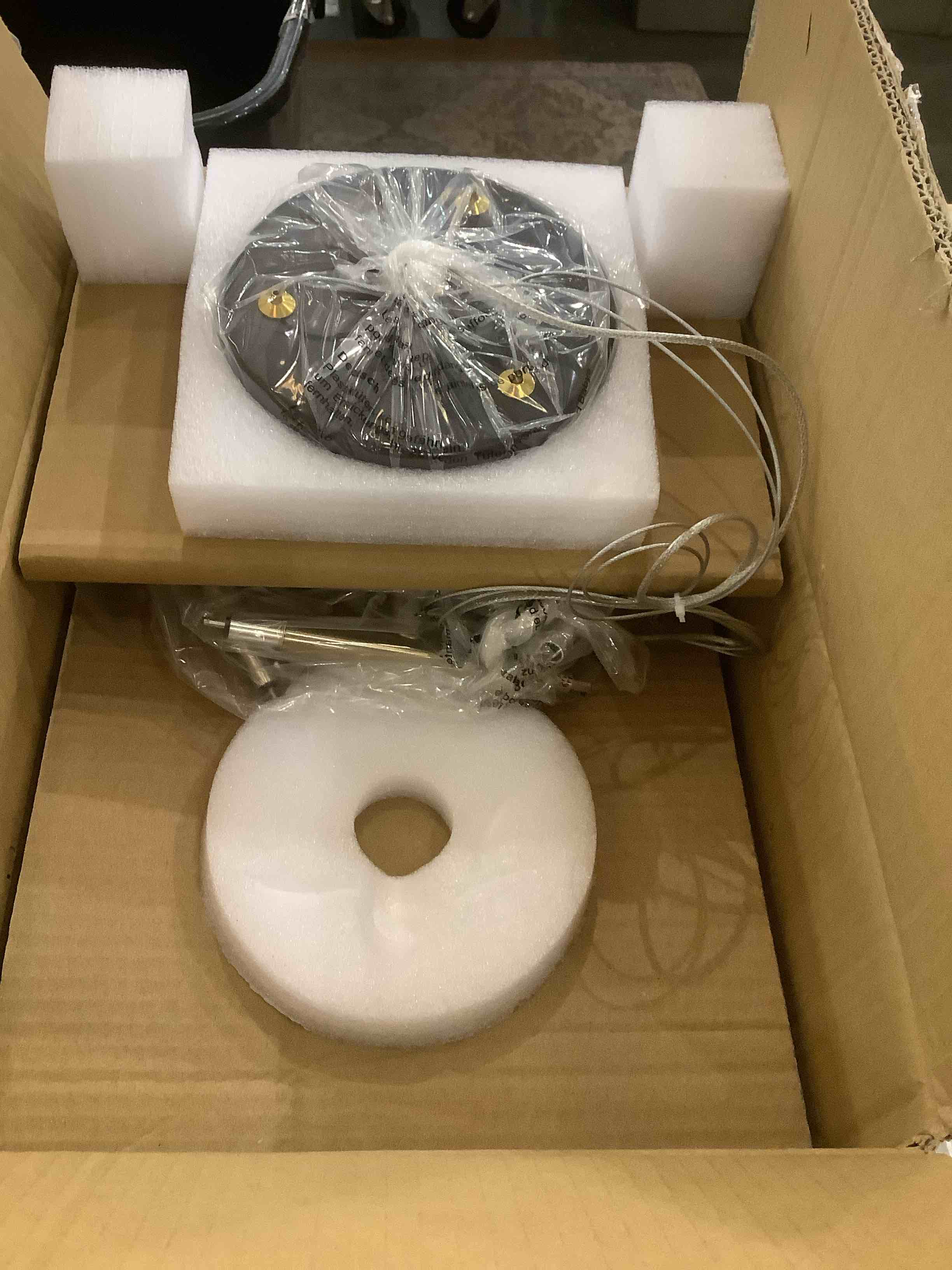 https://s3.amazonaws.com/lotting-images-prod/bidfta/EXS00946189_1703095698604.jpeg