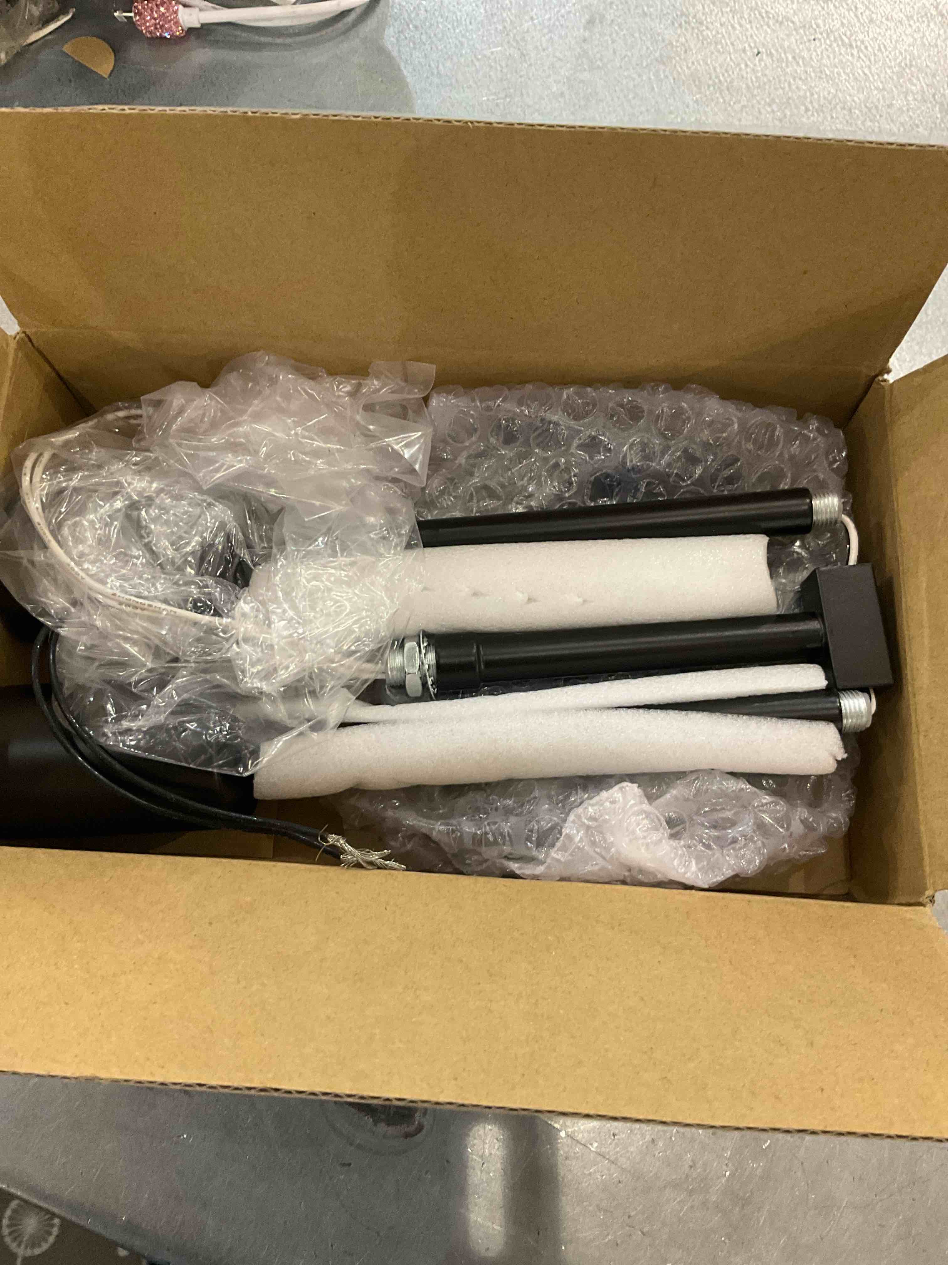 https://s3.amazonaws.com/lotting-images-prod/bidfta/EXS00946562_1703084916042.jpeg