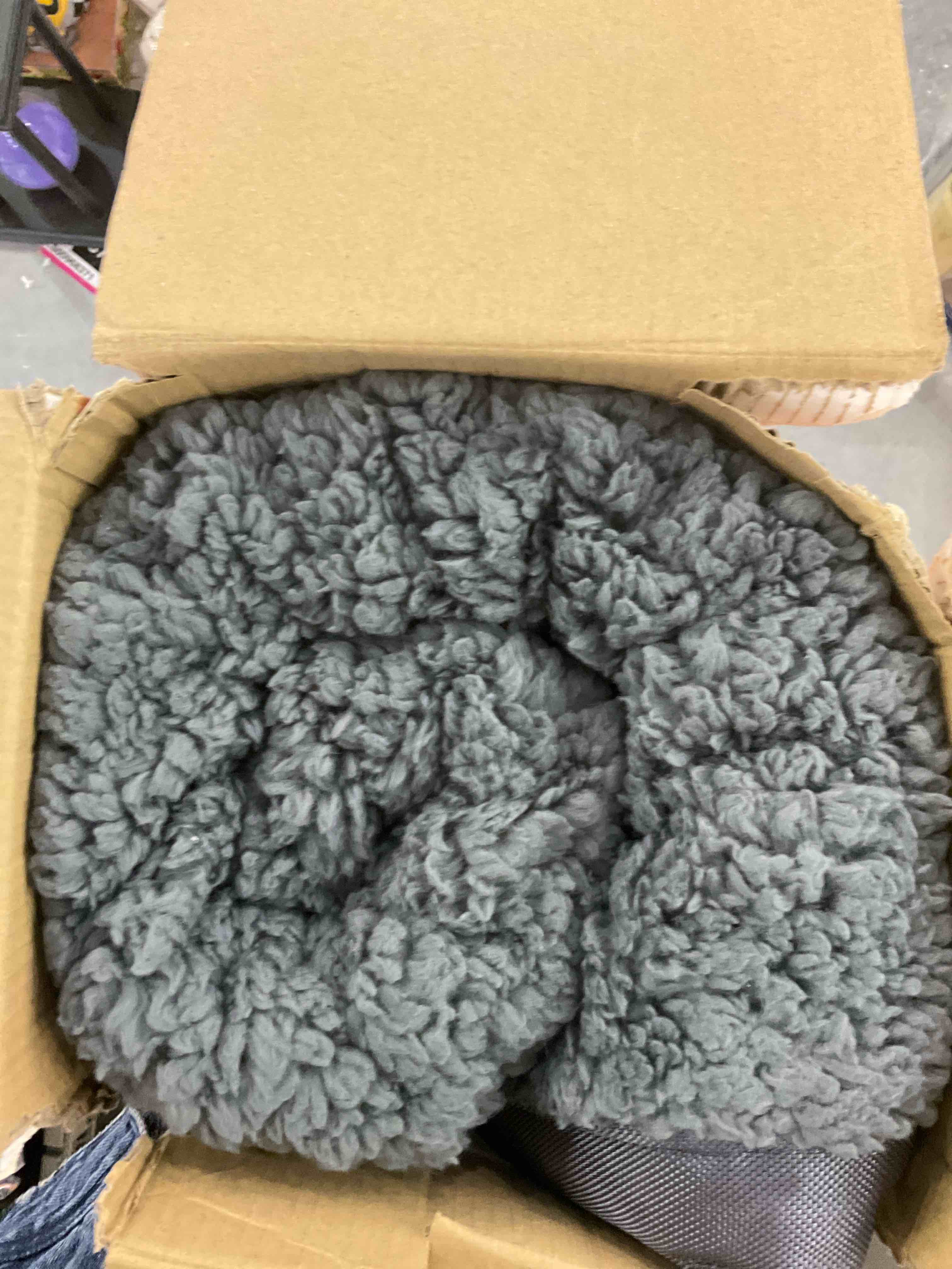 https://s3.amazonaws.com/lotting-images-prod/bidfta/EXS00948484_1704306158429.jpeg