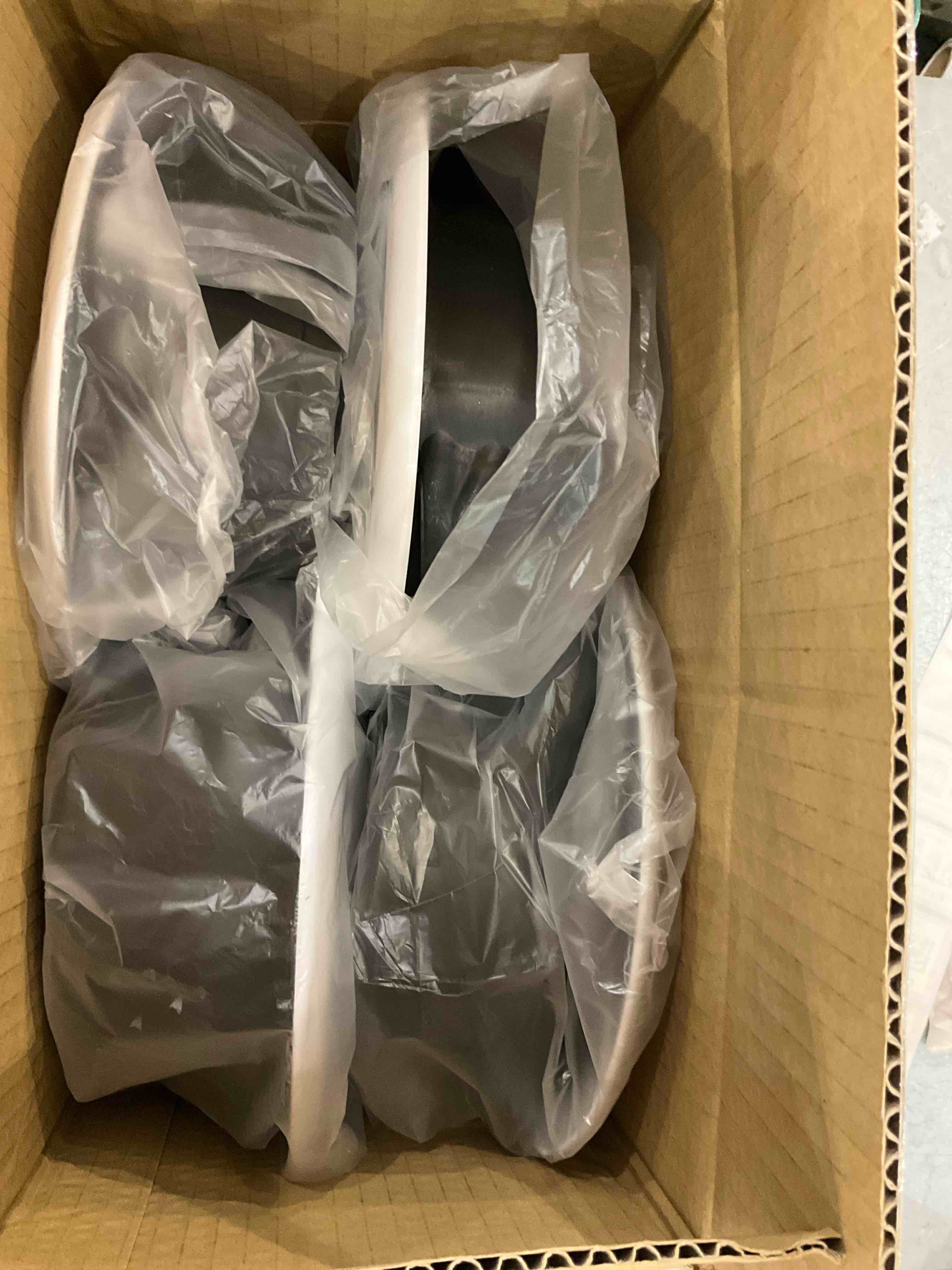 https://s3.amazonaws.com/lotting-images-prod/bidfta/EXS00949333_1703101023413.jpeg