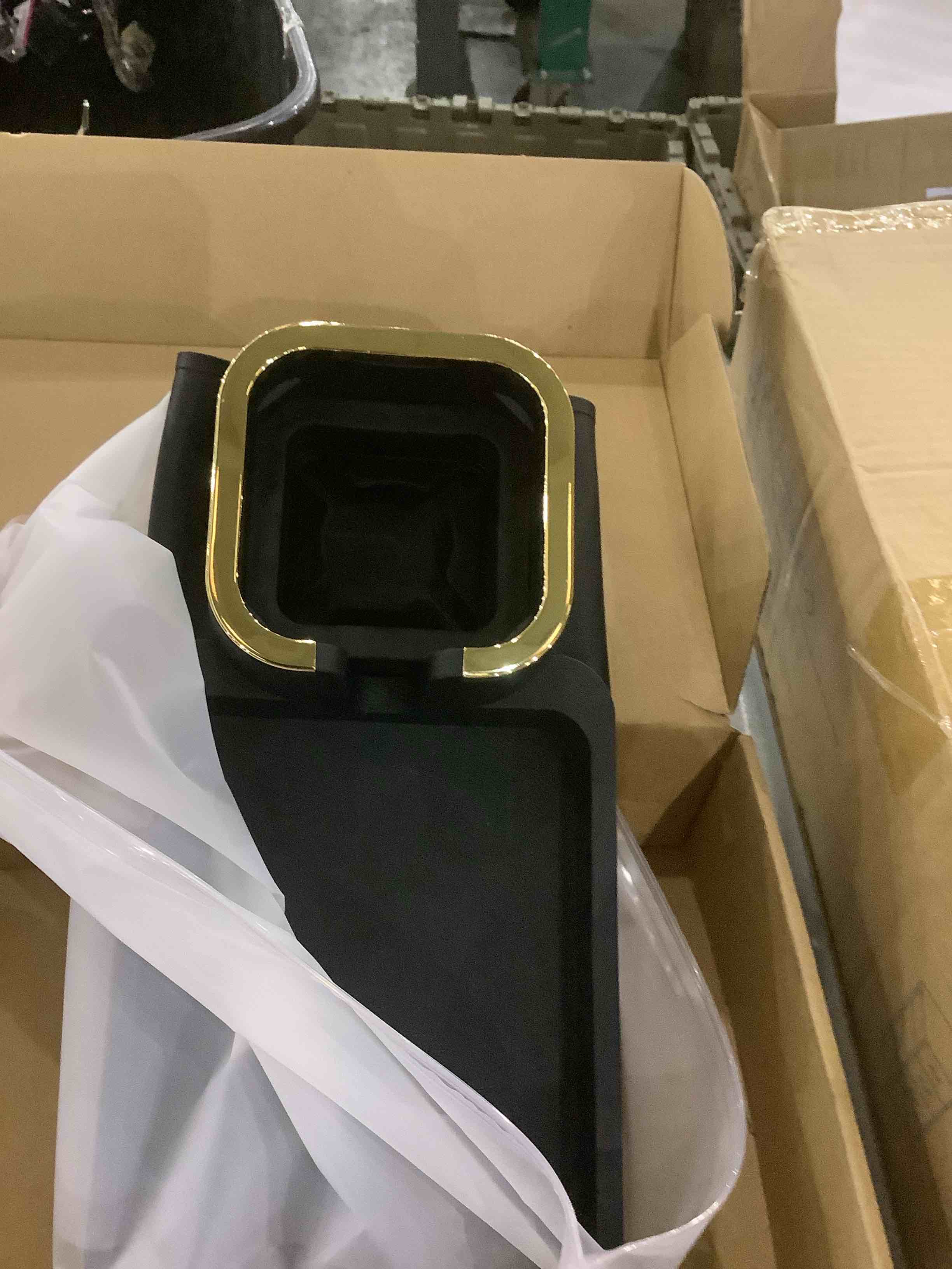 https://s3.amazonaws.com/lotting-images-prod/bidfta/EXS00951505_1703257524618.jpeg