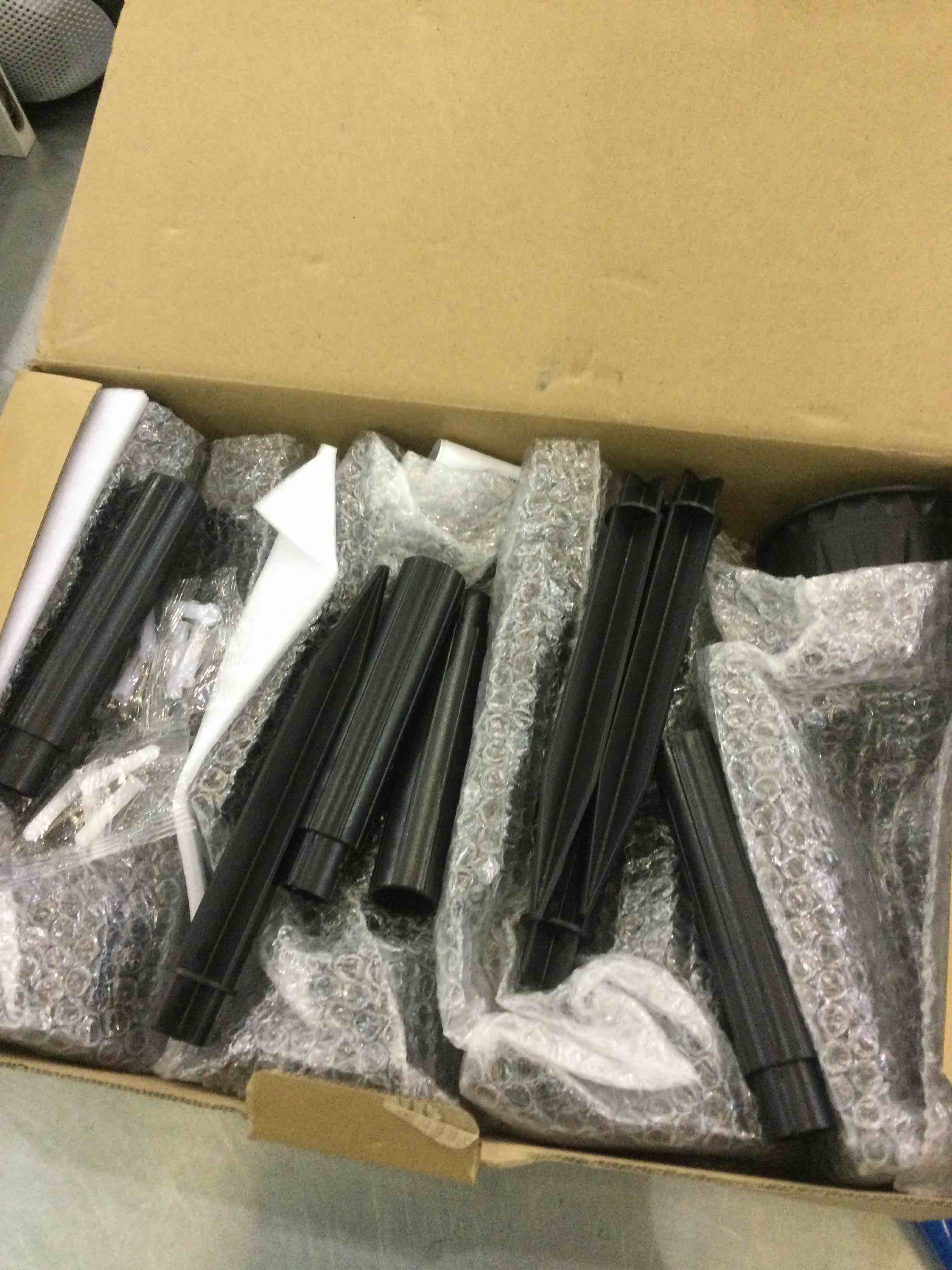 https://s3.amazonaws.com/lotting-images-prod/bidfta/EXS00953513_1704221615122.jpeg