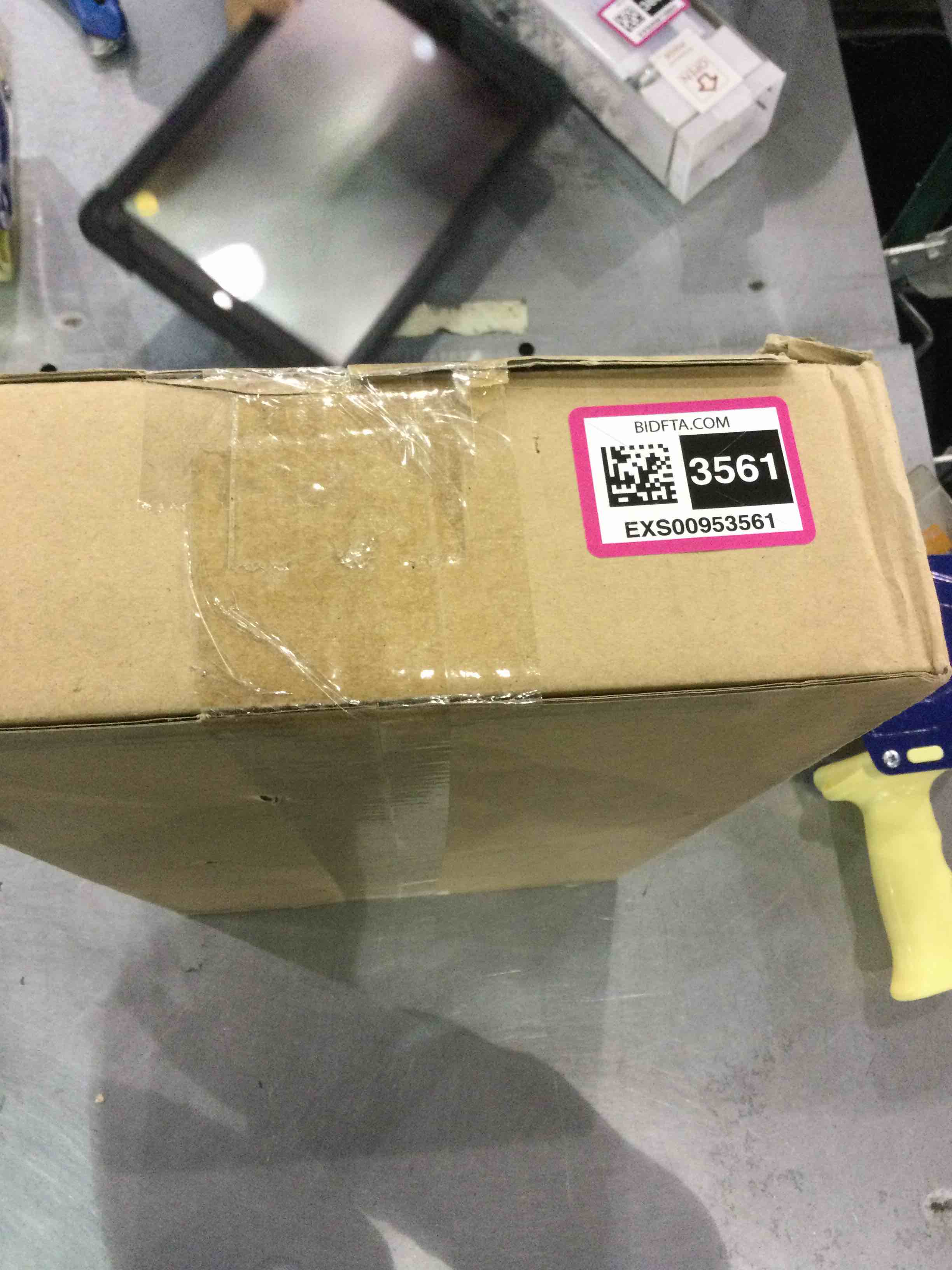 https://s3.amazonaws.com/lotting-images-prod/bidfta/EXS00953561_1704286696658.jpeg