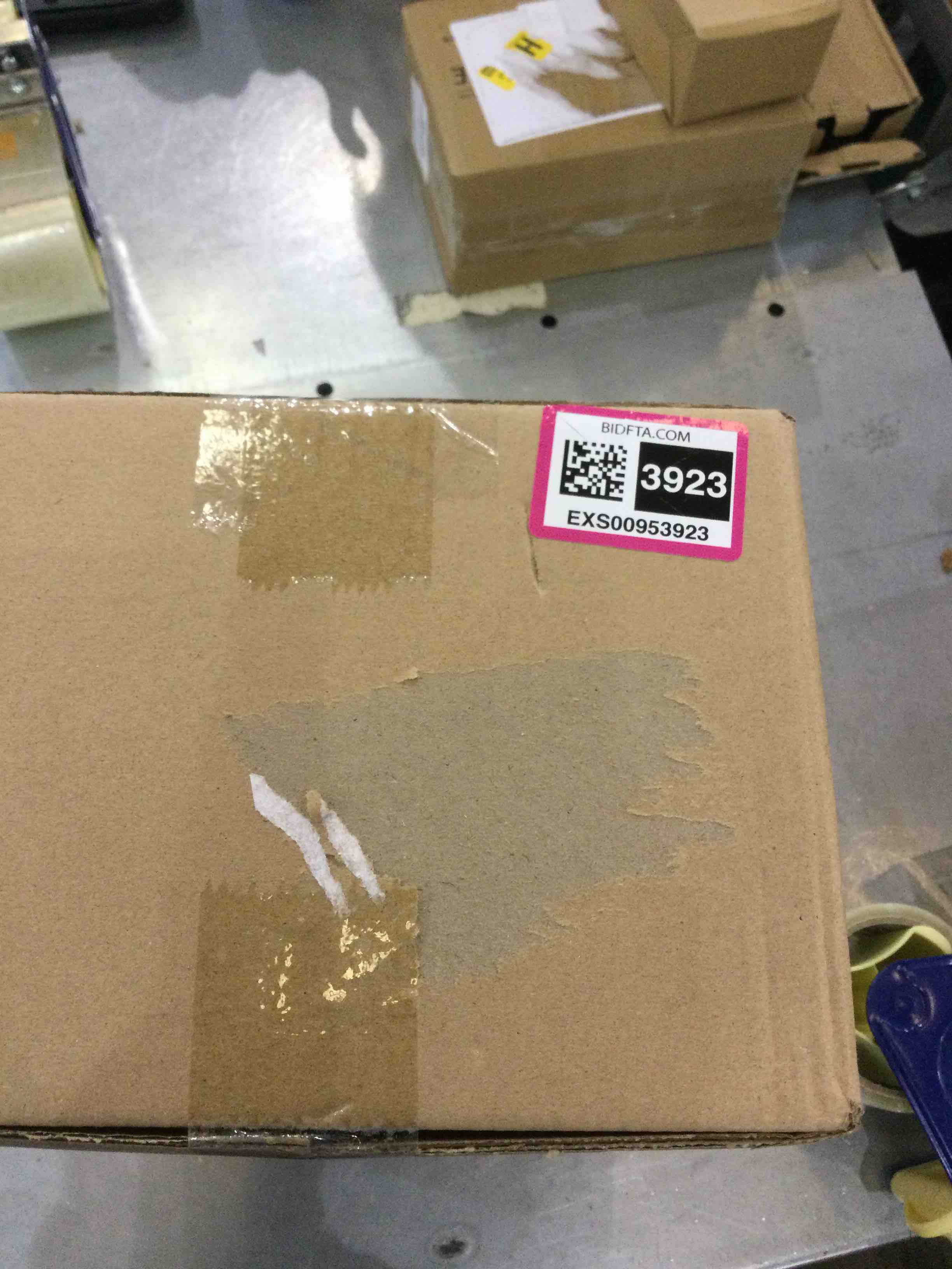 https://s3.amazonaws.com/lotting-images-prod/bidfta/EXS00953923_1704398178703.jpeg