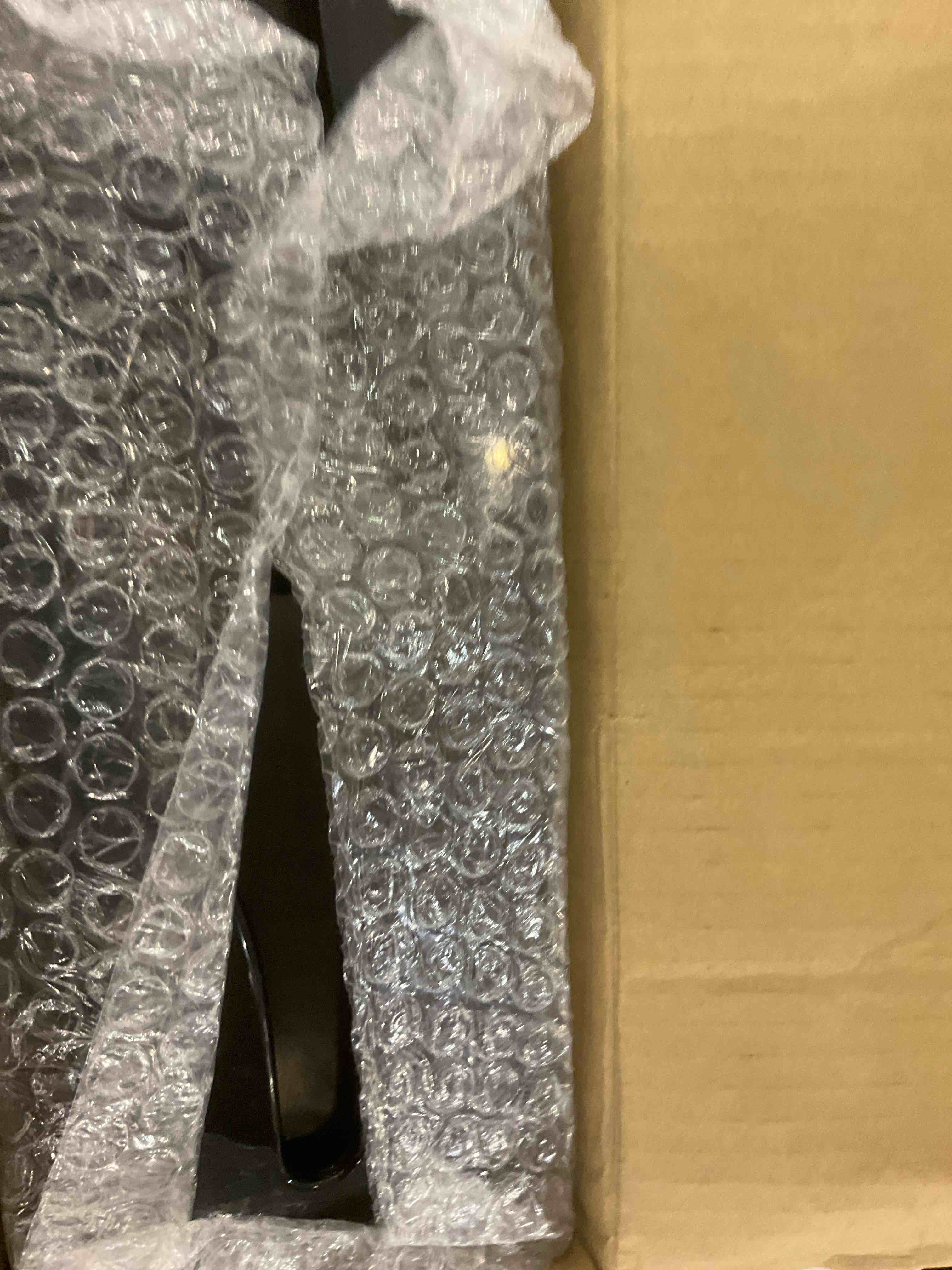 https://s3.amazonaws.com/lotting-images-prod/bidfta/EXS00954303_1703864690467.jpeg