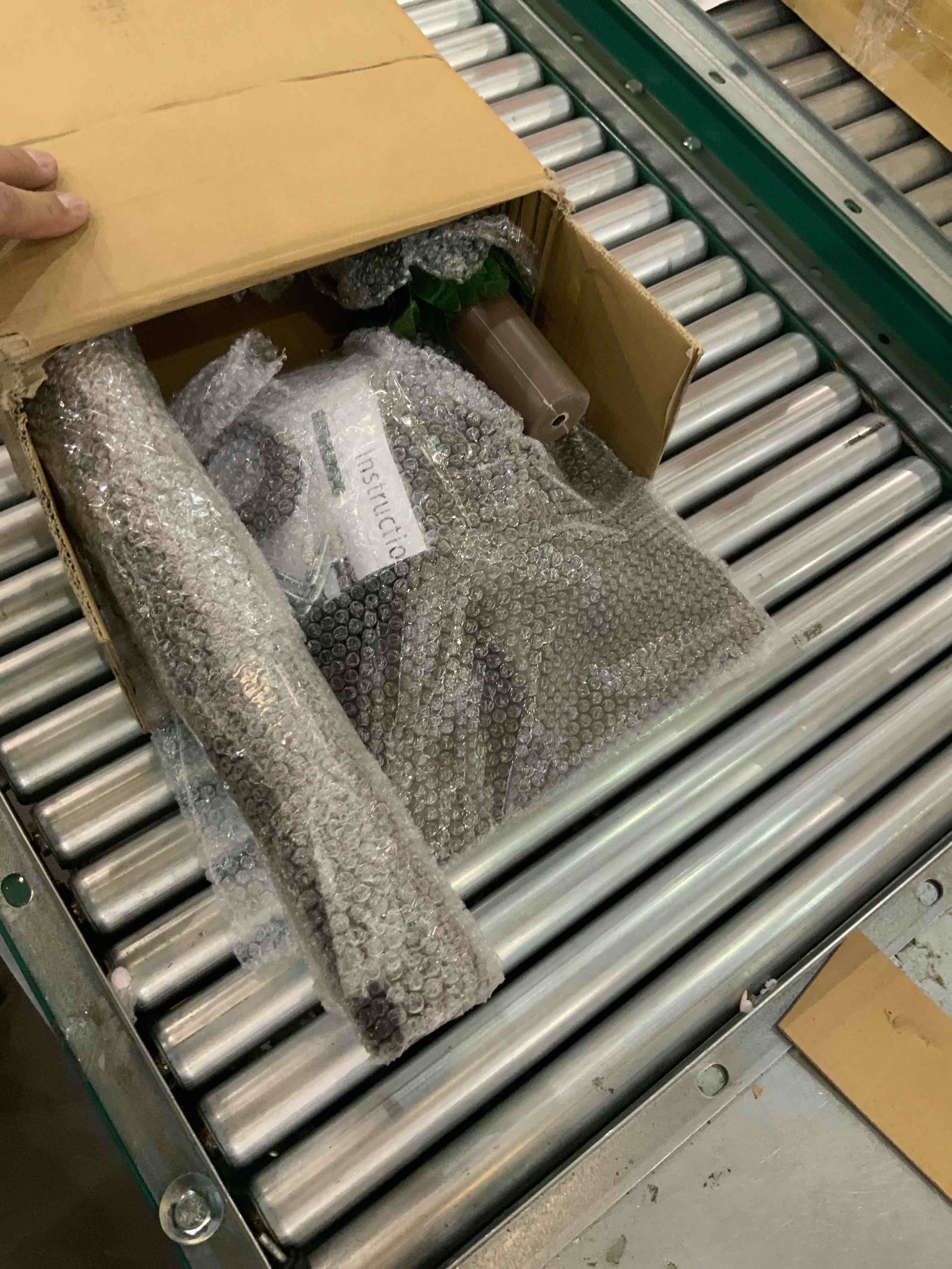 https://s3.amazonaws.com/lotting-images-prod/bidfta/EXS00954843_1704224545363.jpeg