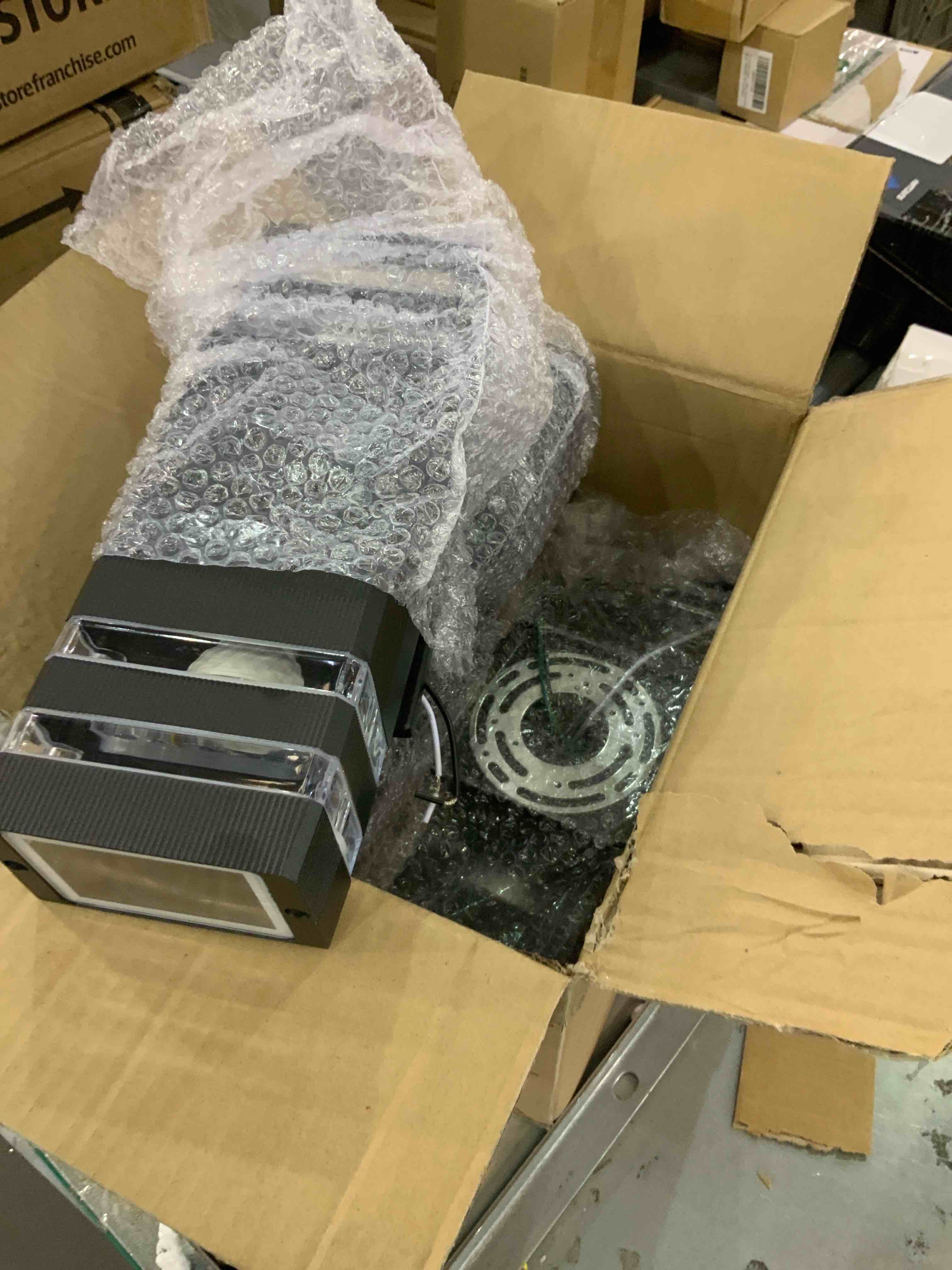 https://s3.amazonaws.com/lotting-images-prod/bidfta/EXS00954856_1704225942126.jpeg