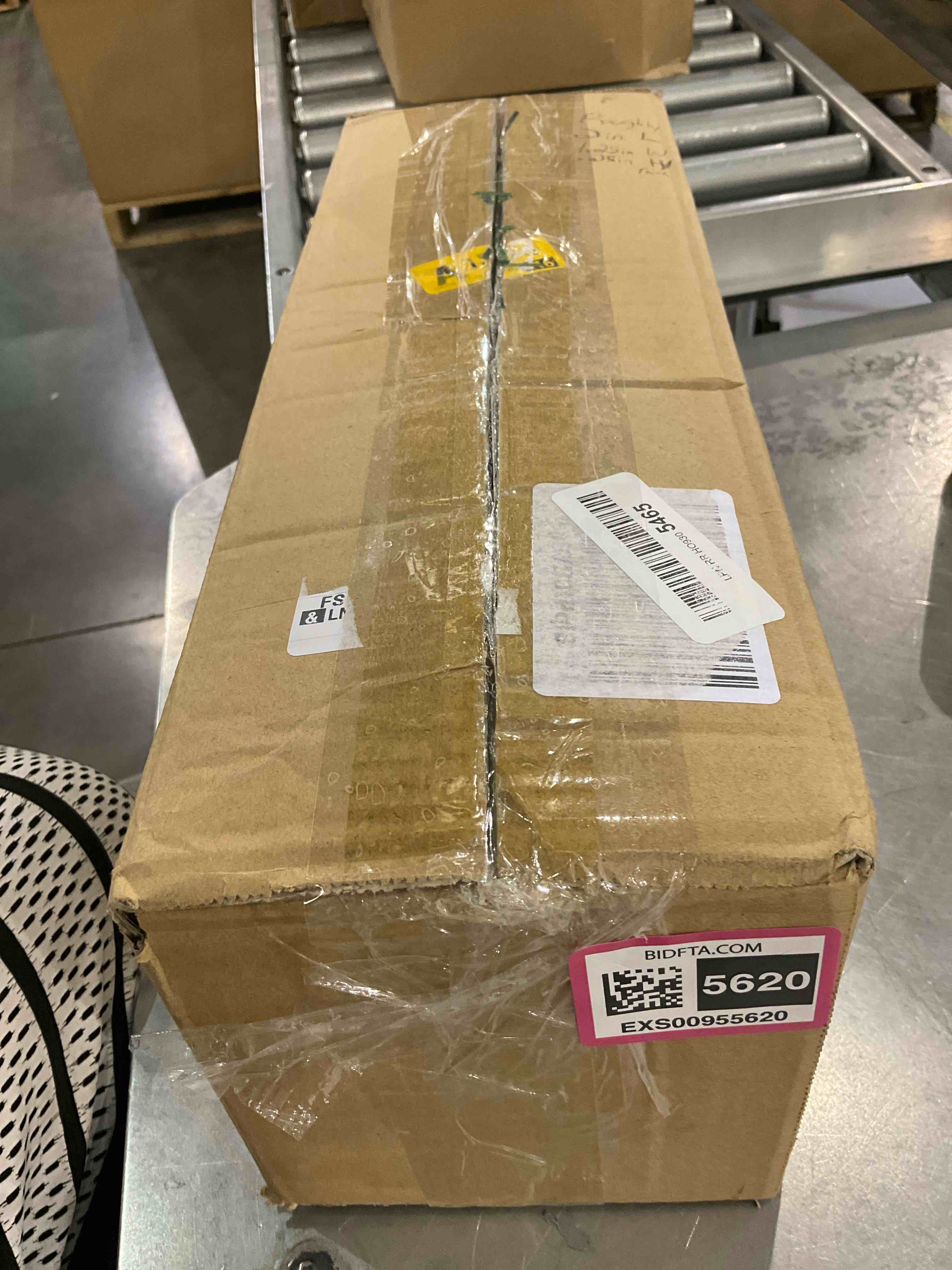 https://s3.amazonaws.com/lotting-images-prod/bidfta/EXS00955620_1704745813149.jpeg