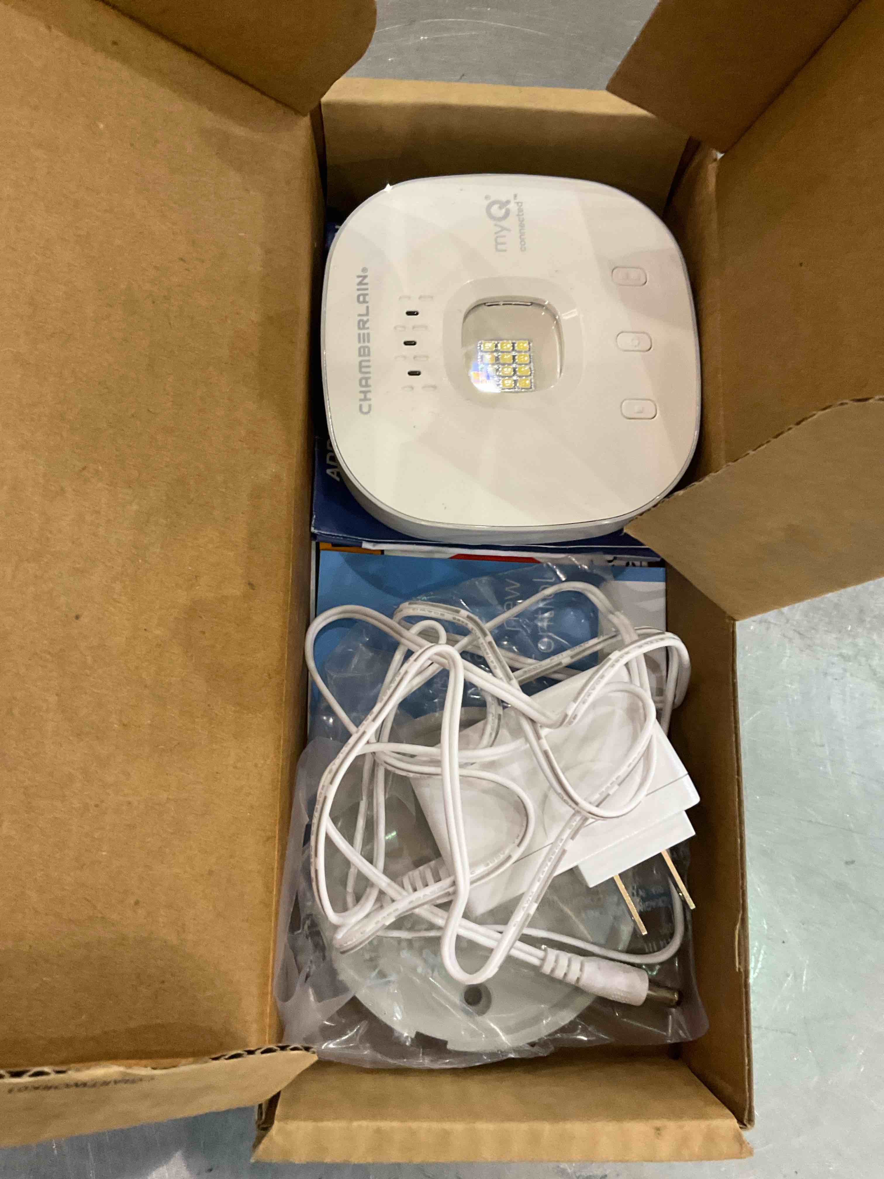 https://s3.amazonaws.com/lotting-images-prod/bidfta/EXS00955759_1704816720716.jpeg
