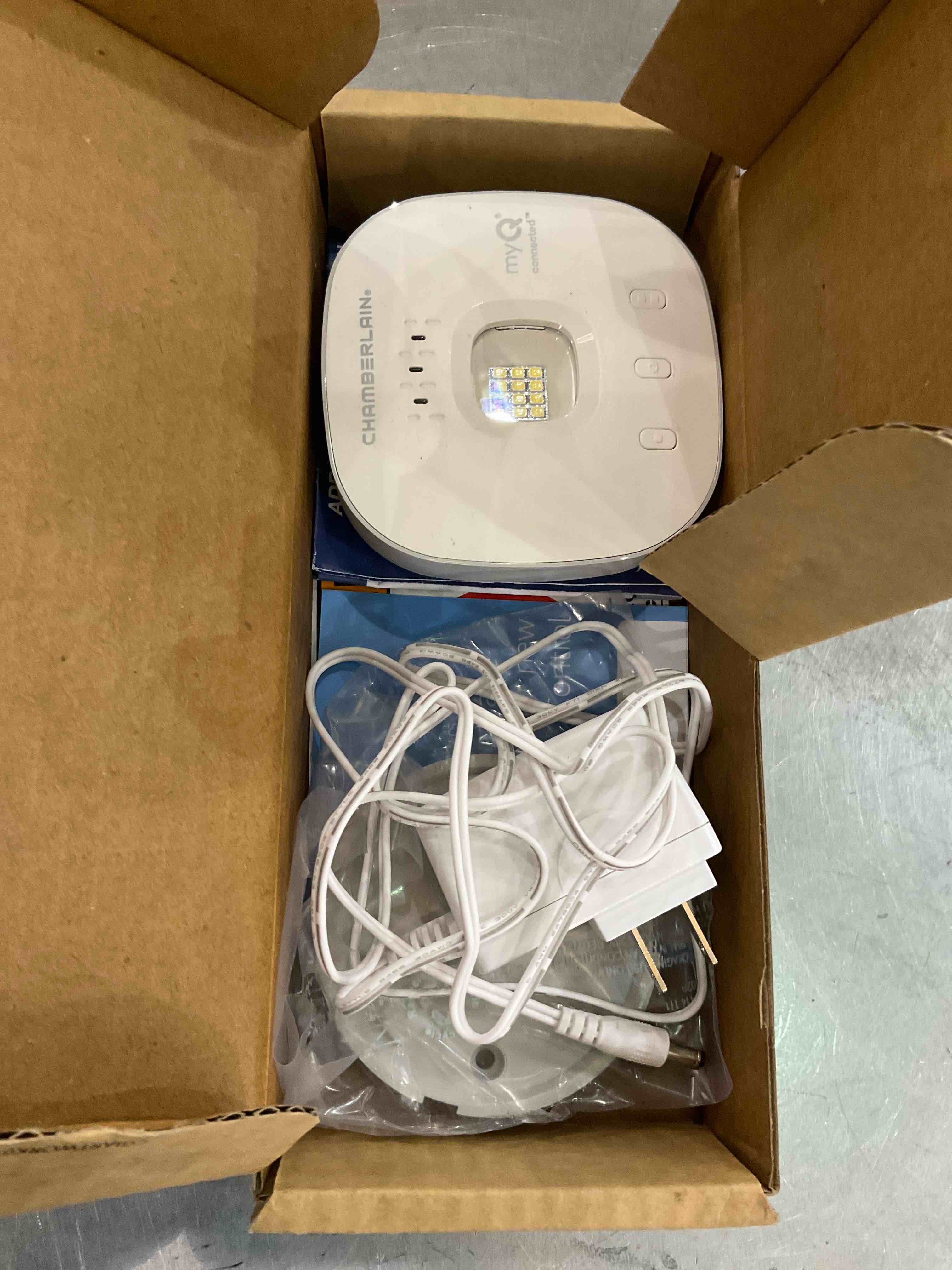 https://s3.amazonaws.com/lotting-images-prod/bidfta/EXS00955759_1704816721605.jpeg