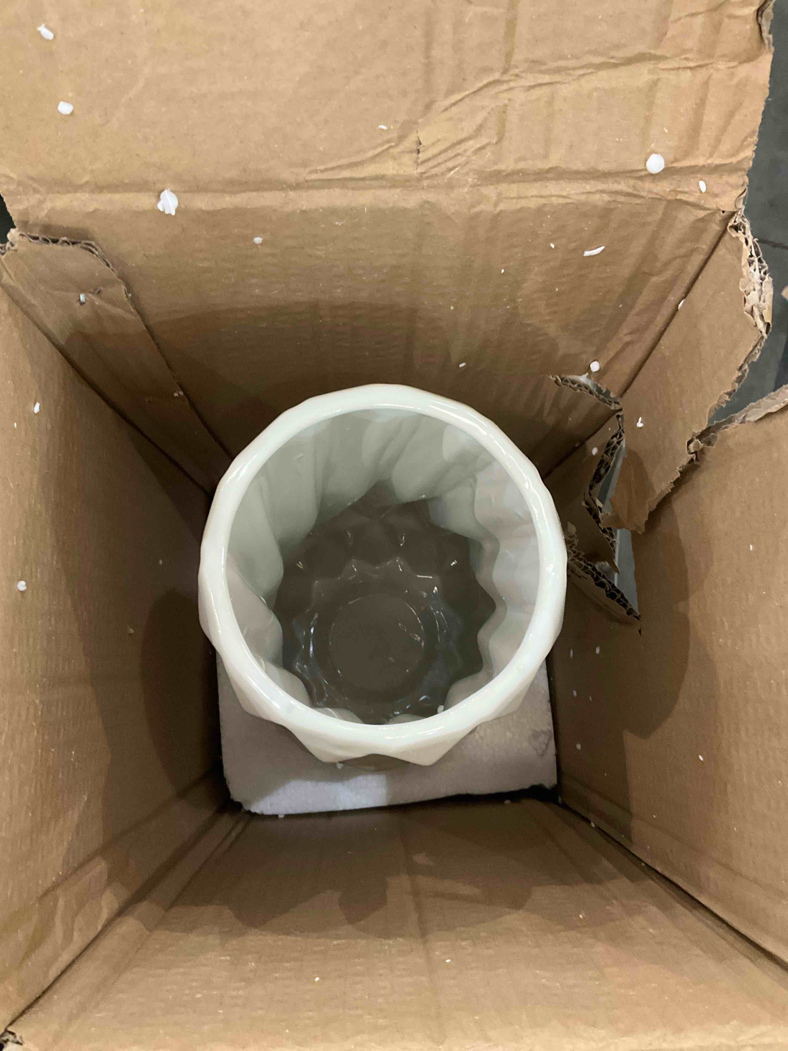 https://s3.amazonaws.com/lotting-images-prod/bidfta/EXS00955784_1704822578504.jpeg