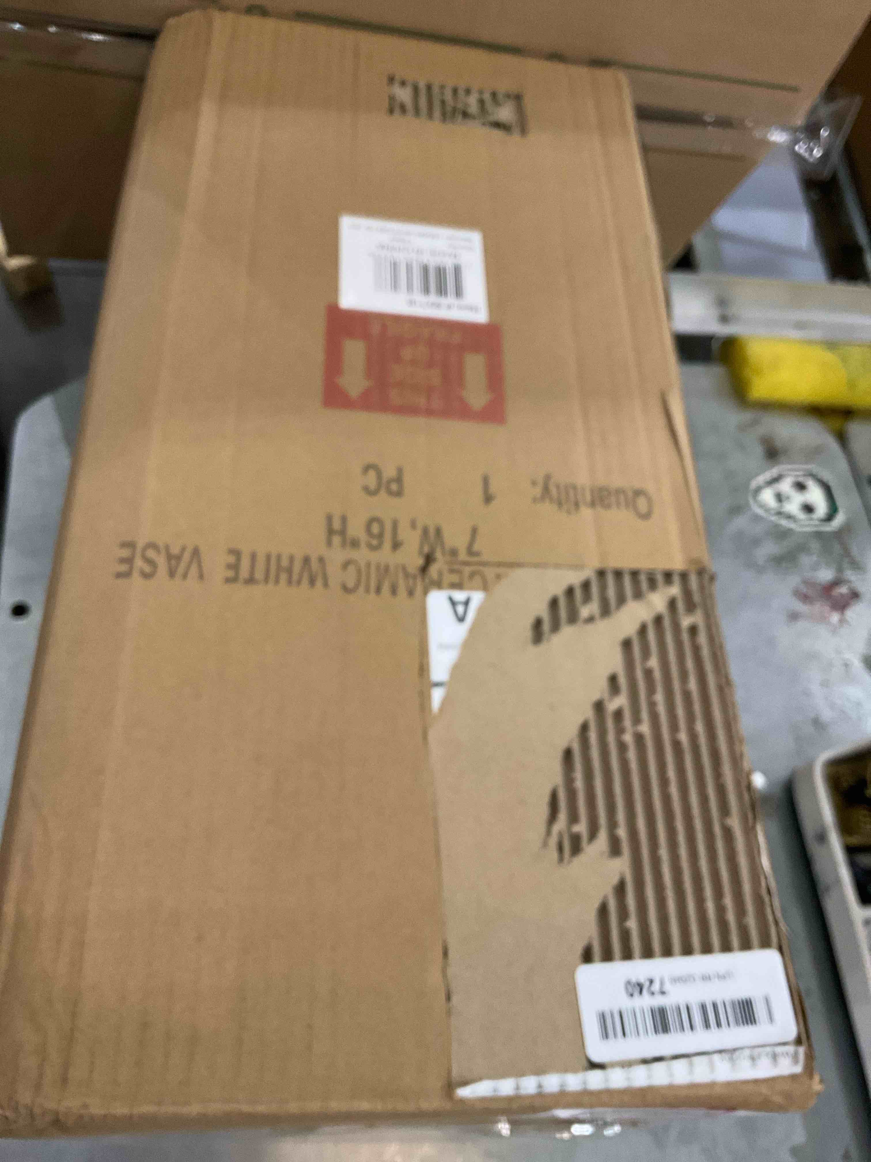 https://s3.amazonaws.com/lotting-images-prod/bidfta/EXS00955784_1704822620603.jpeg