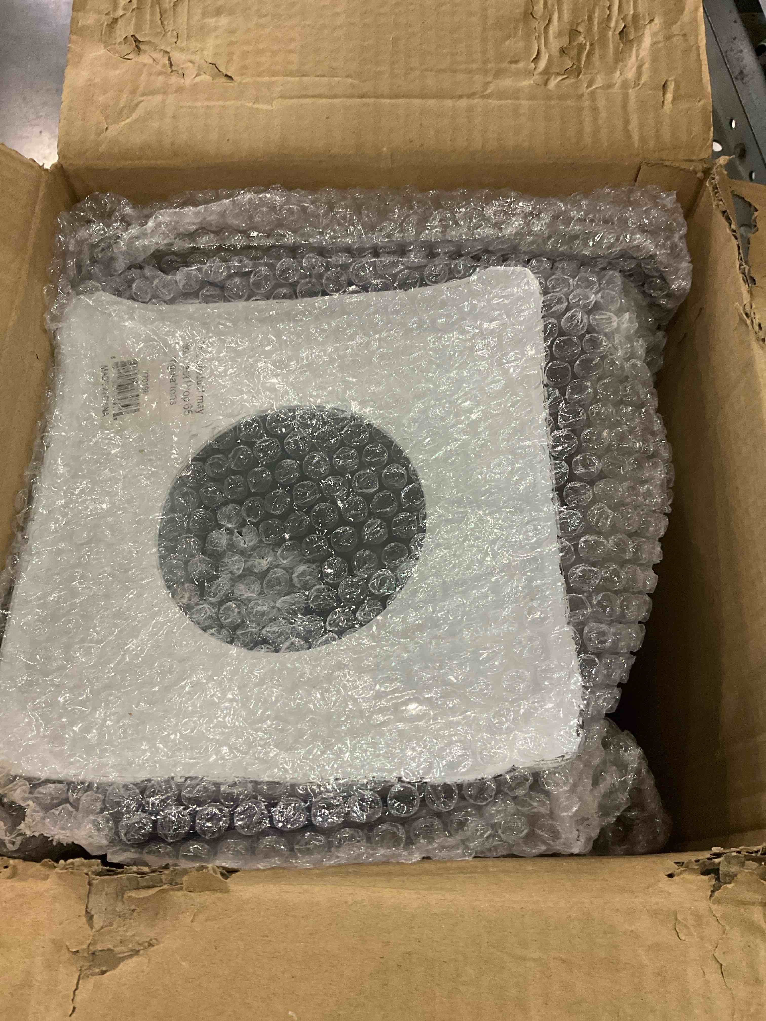 https://s3.amazonaws.com/lotting-images-prod/bidfta/EXS00955873_1704892553054.jpeg