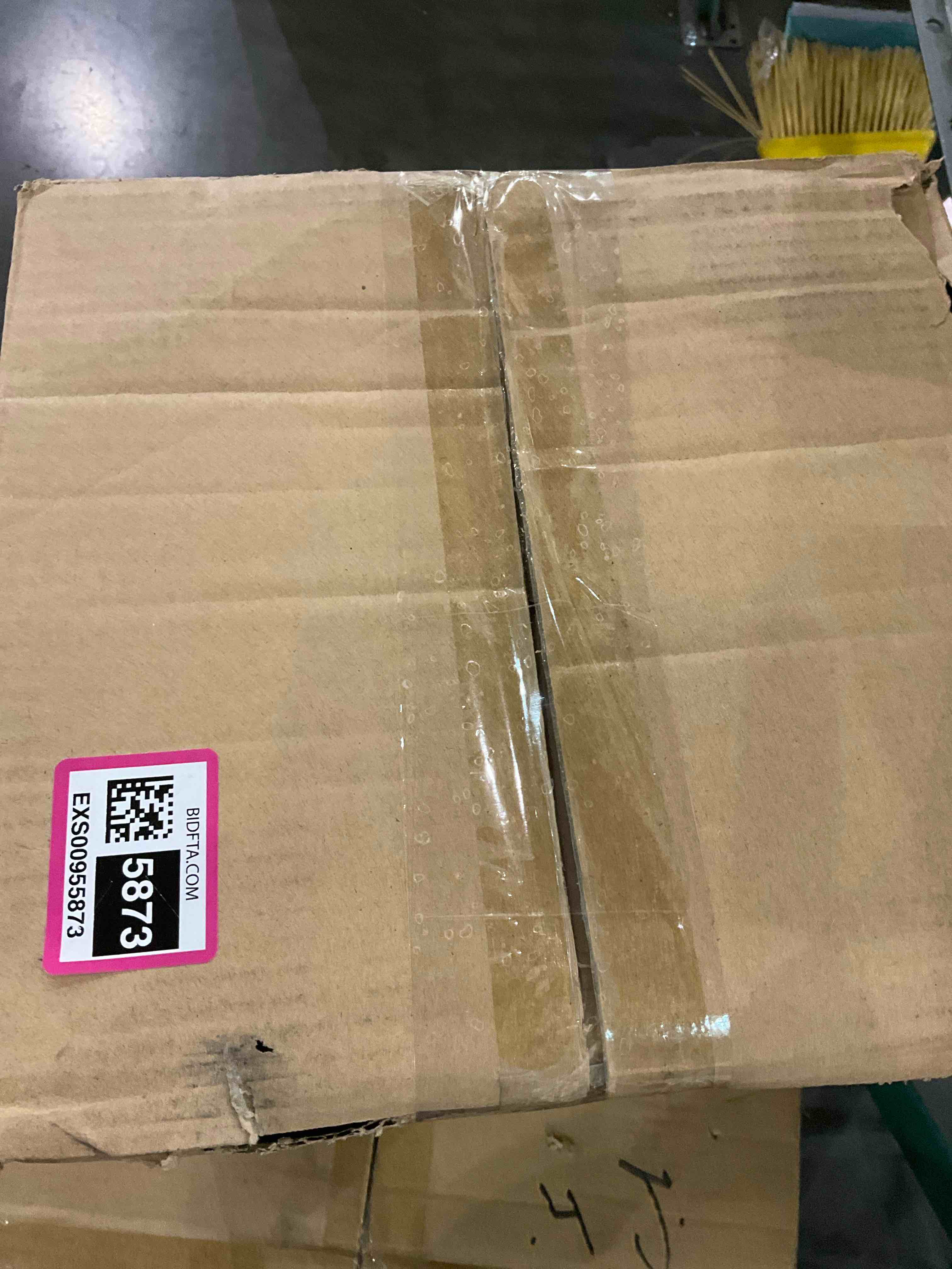 https://s3.amazonaws.com/lotting-images-prod/bidfta/EXS00955873_1704892579504.jpeg