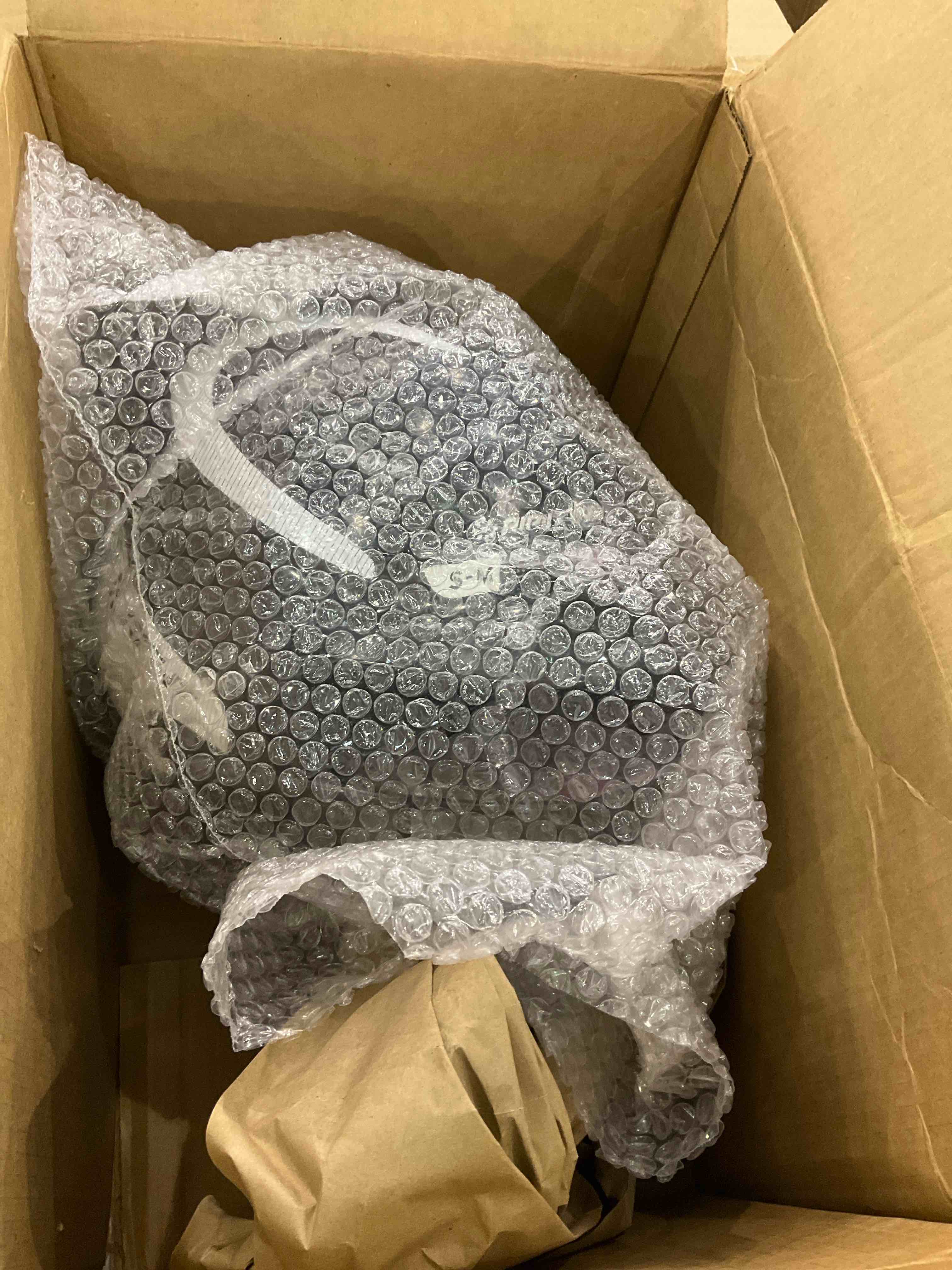 https://s3.amazonaws.com/lotting-images-prod/bidfta/EXS00955987_1704978025136.jpeg