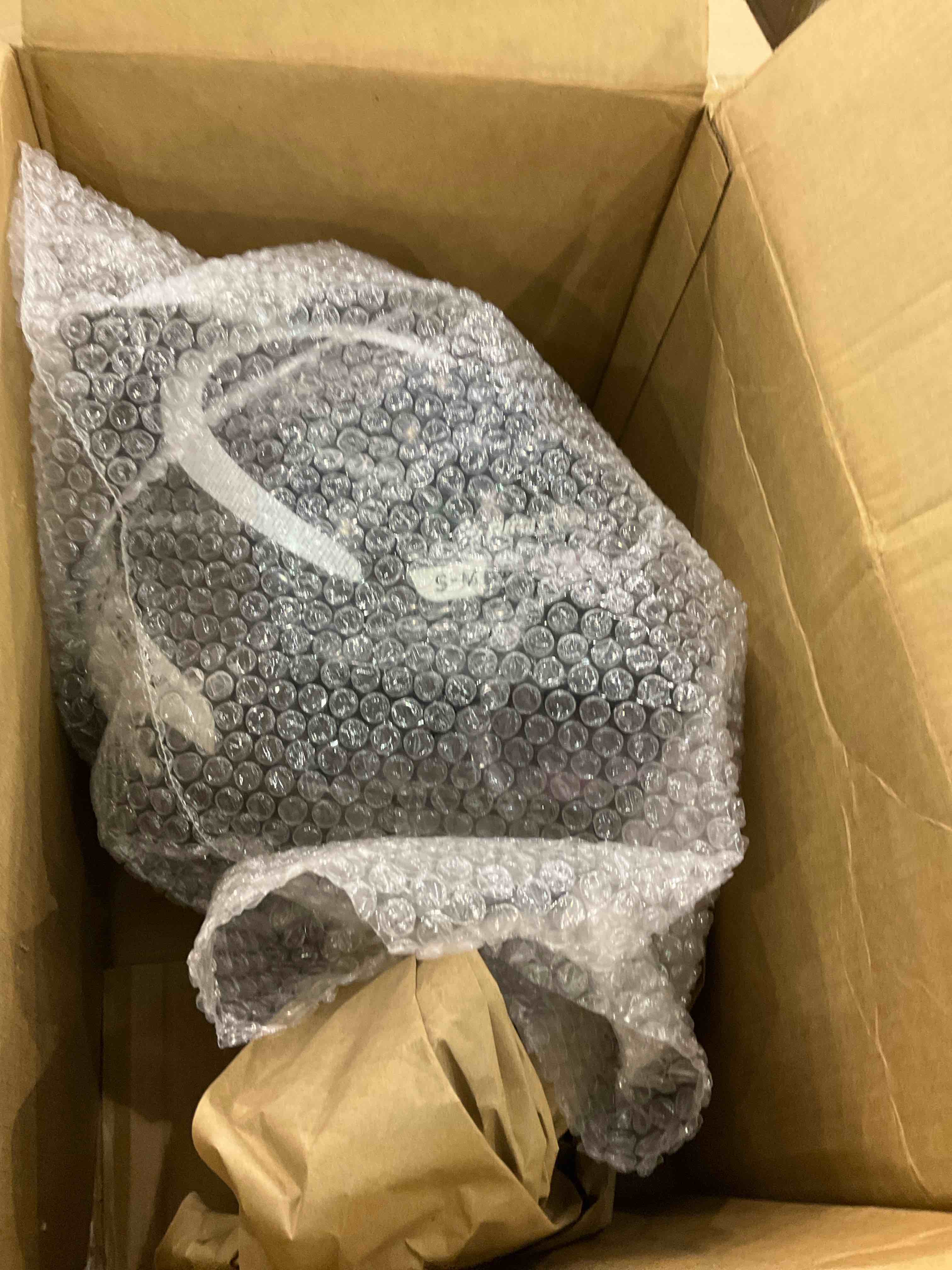 https://s3.amazonaws.com/lotting-images-prod/bidfta/EXS00955987_1704978026175.jpeg