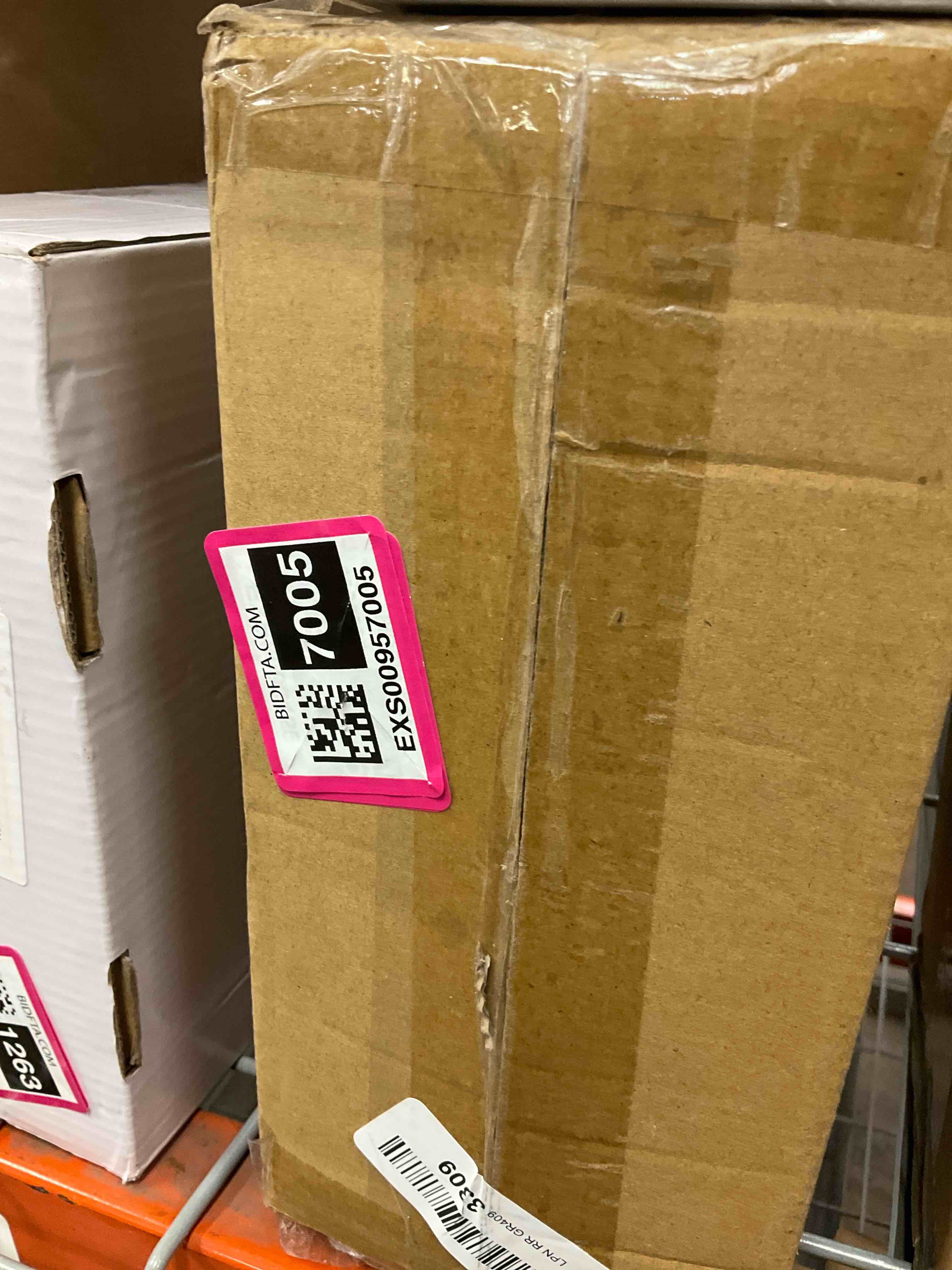 https://s3.amazonaws.com/lotting-images-prod/bidfta/EXS00957005_1703782367853.jpeg