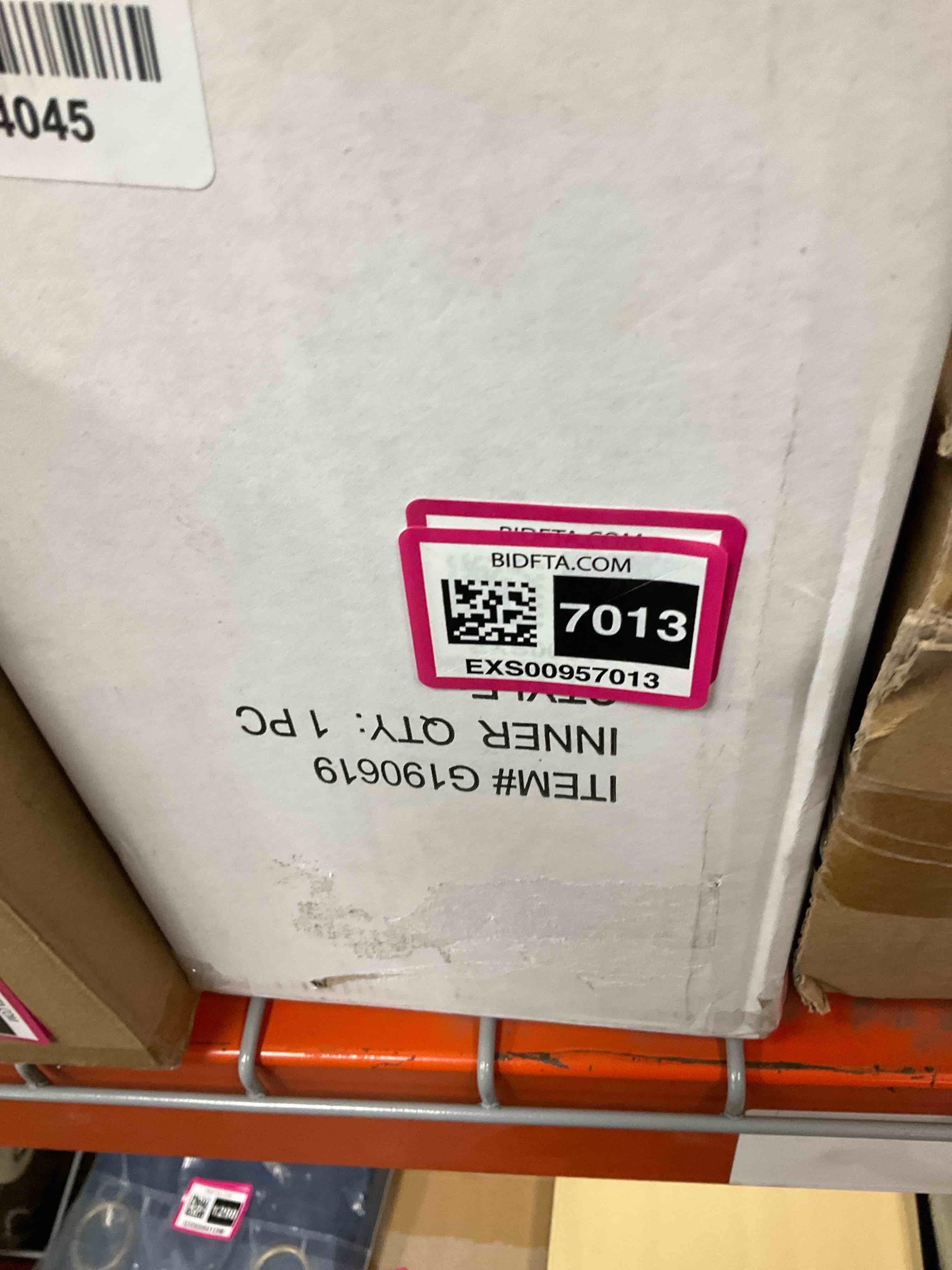 https://s3.amazonaws.com/lotting-images-prod/bidfta/EXS00957013_1703781802433.jpeg