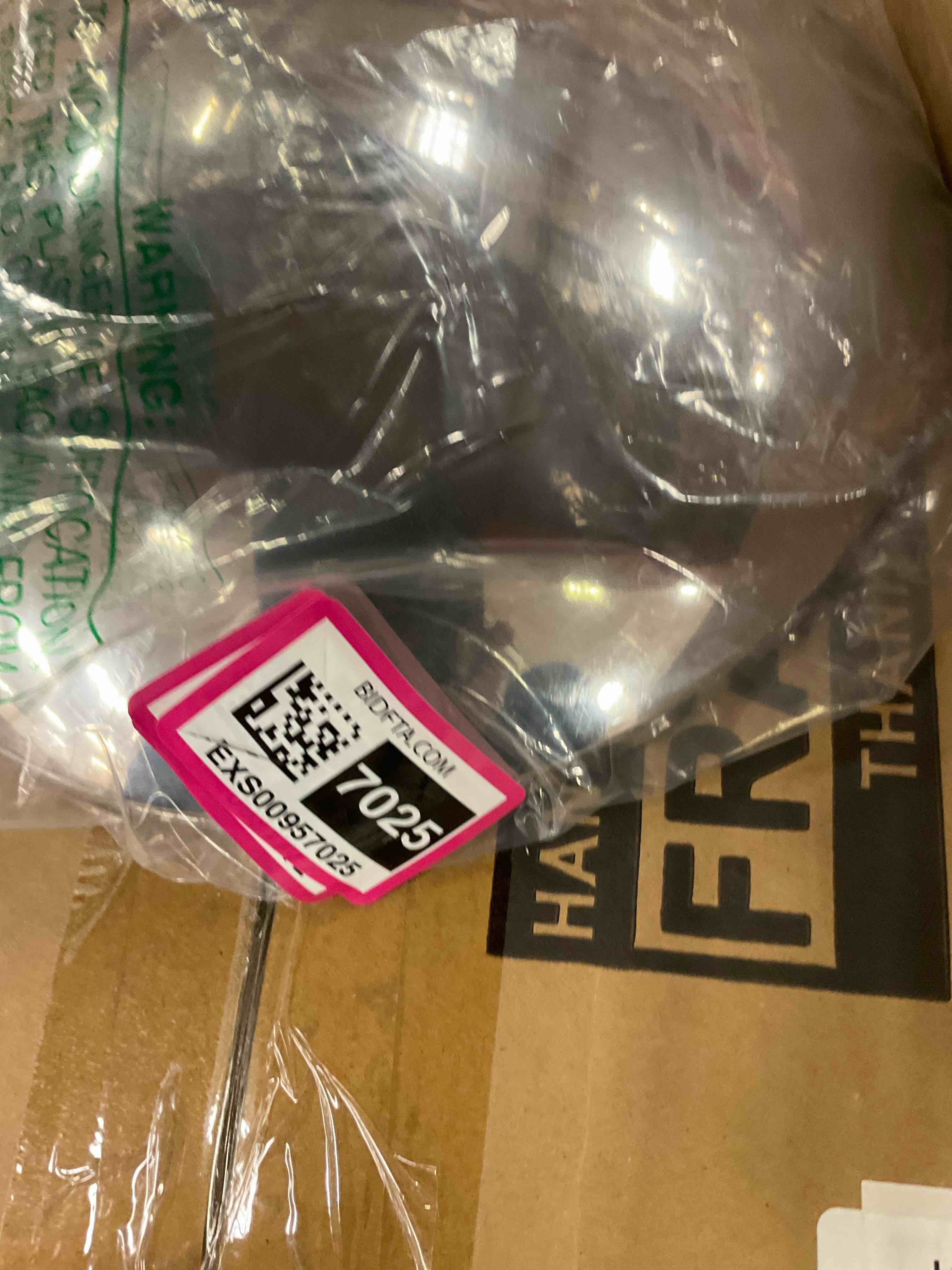 https://s3.amazonaws.com/lotting-images-prod/bidfta/EXS00957025_1703784195923.jpeg