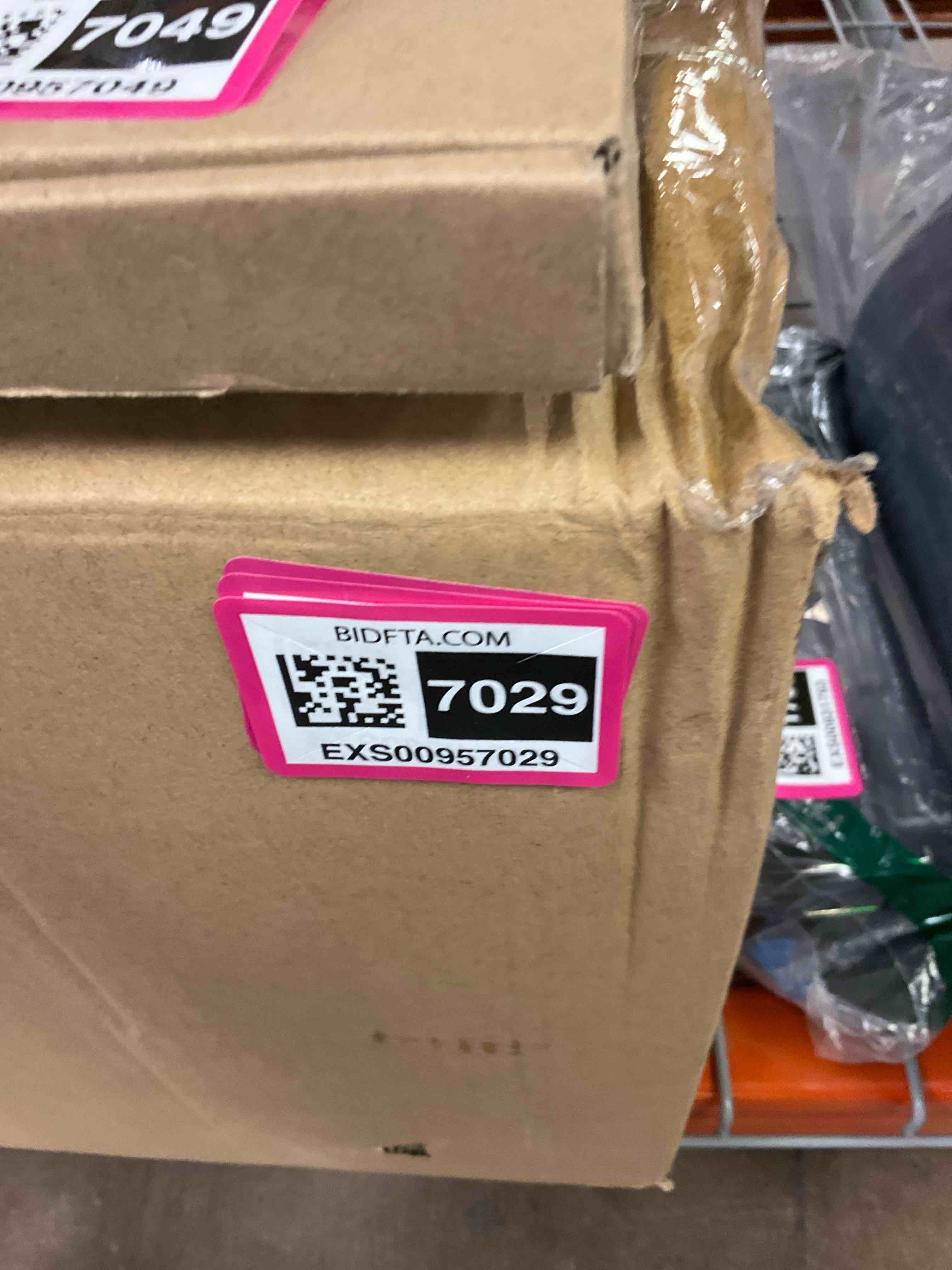 https://s3.amazonaws.com/lotting-images-prod/bidfta/EXS00957029_1703784949183.jpeg