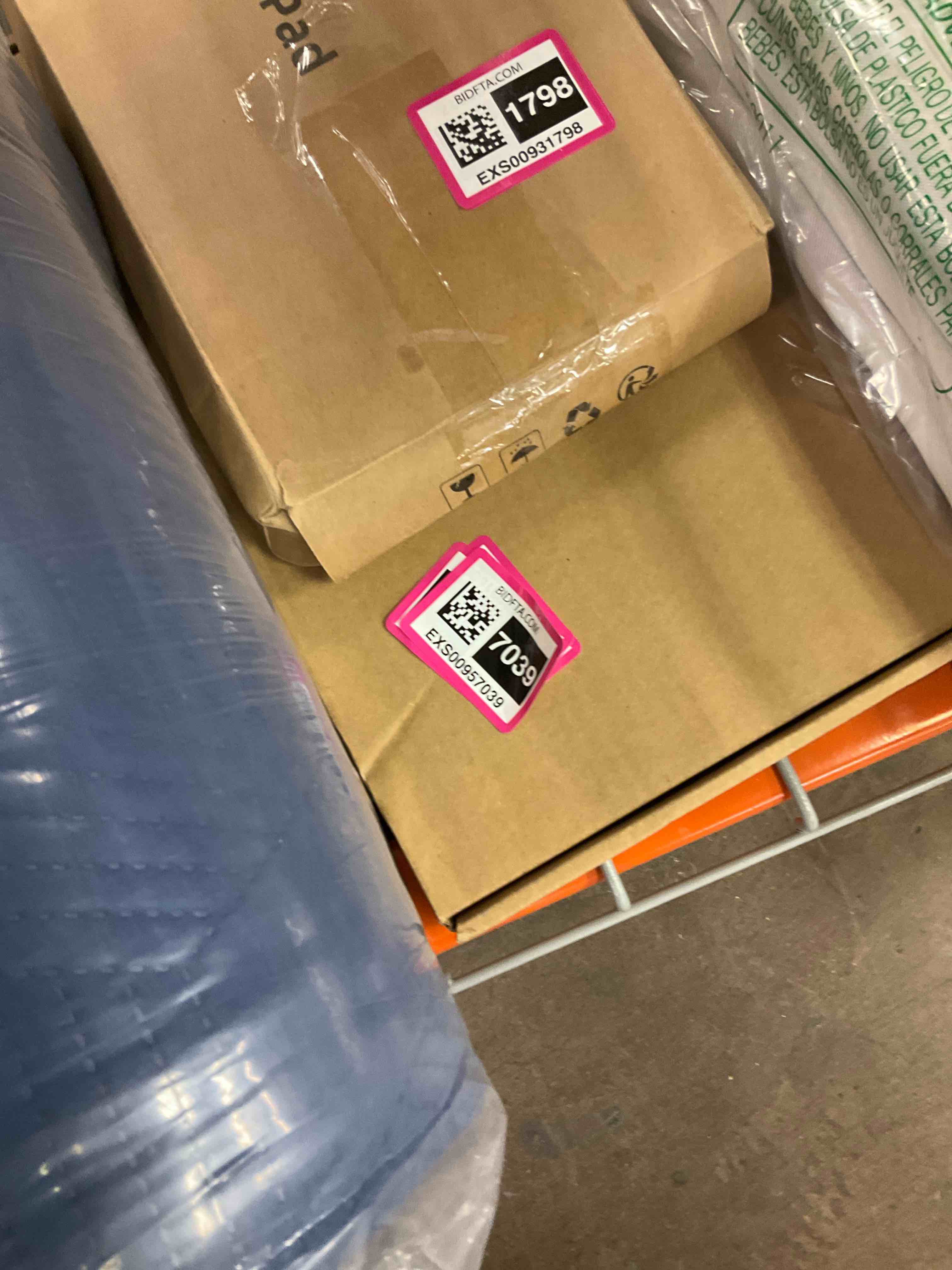 https://s3.amazonaws.com/lotting-images-prod/bidfta/EXS00957039_1703785125940.jpeg
