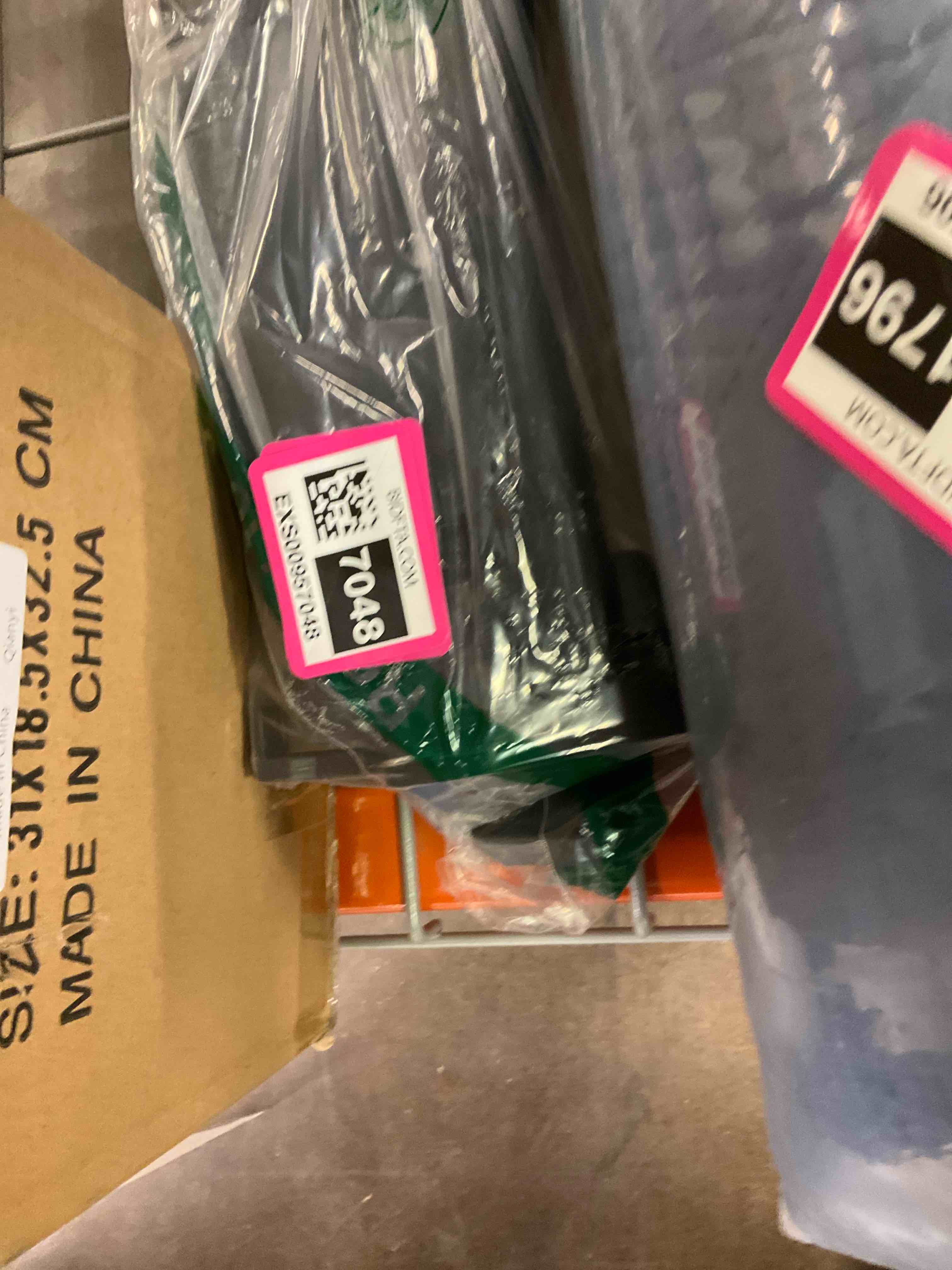 https://s3.amazonaws.com/lotting-images-prod/bidfta/EXS00957048_1703784997327.jpeg