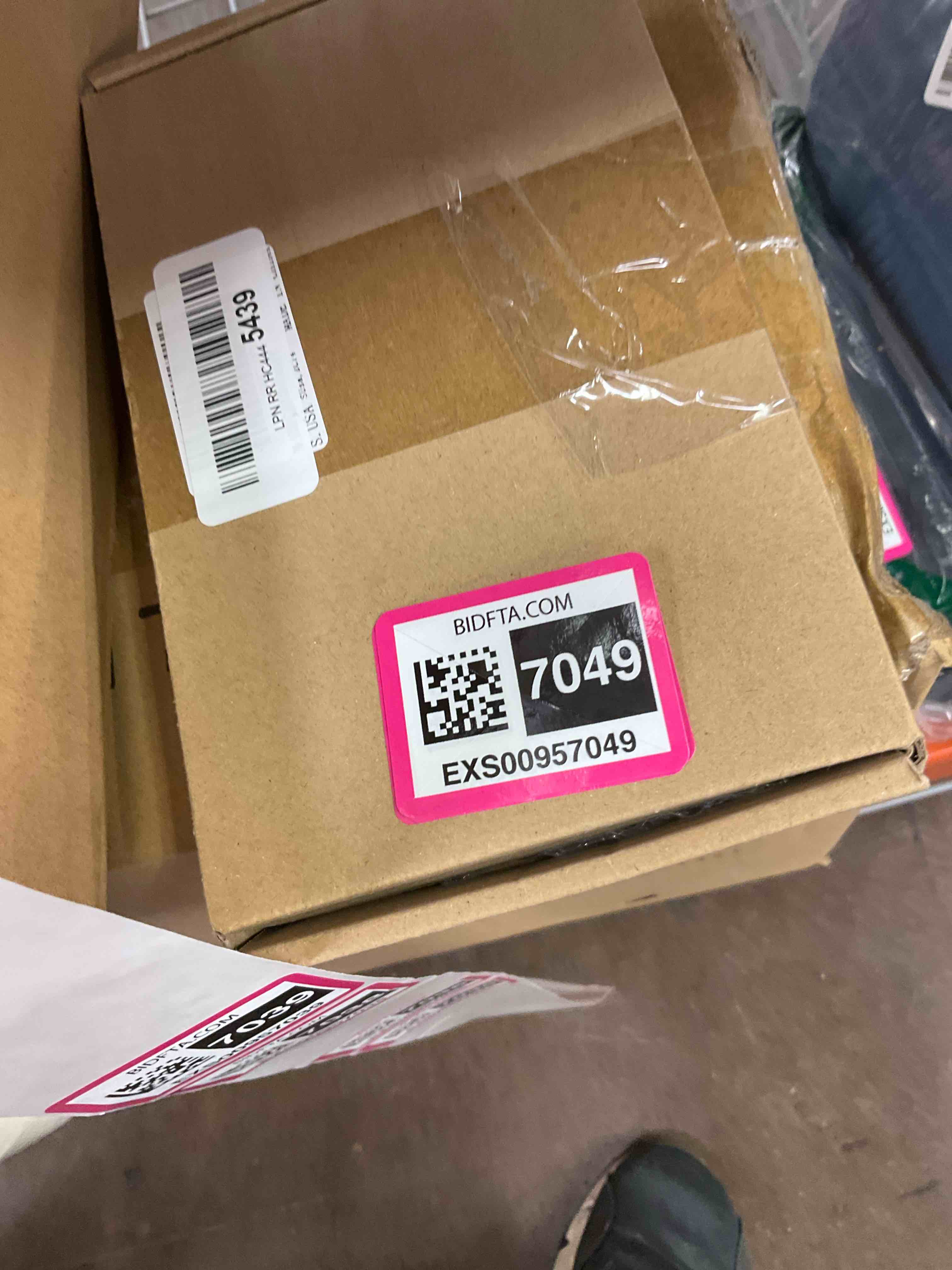 https://s3.amazonaws.com/lotting-images-prod/bidfta/EXS00957049_1703784889735.jpeg