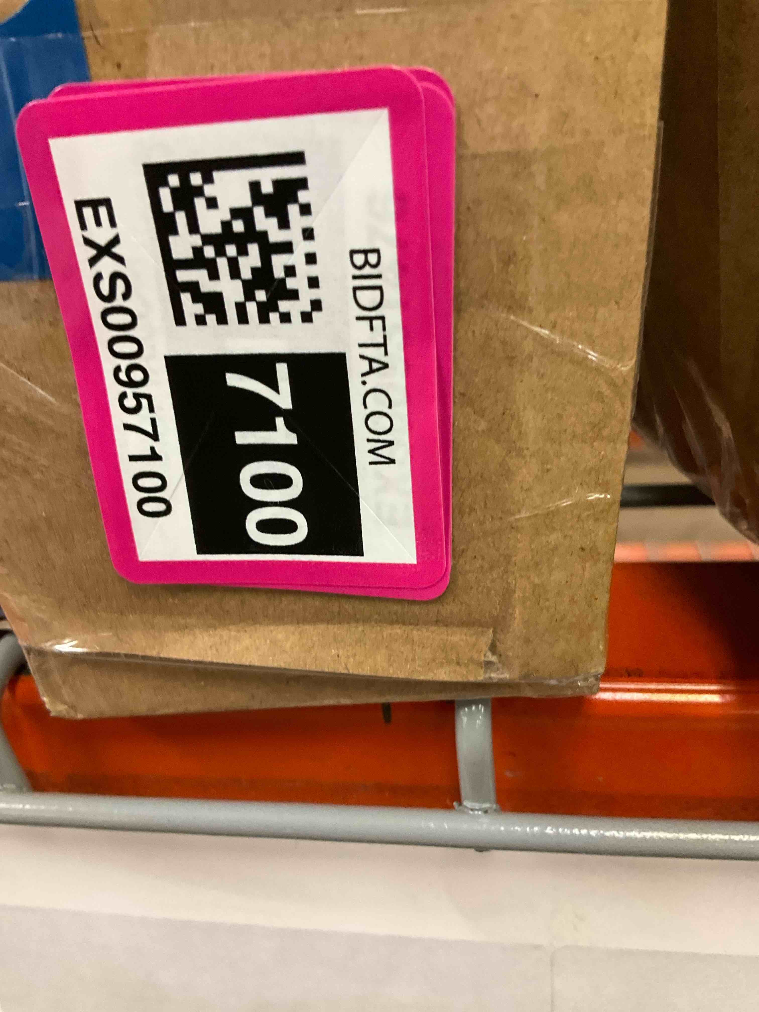 https://s3.amazonaws.com/lotting-images-prod/bidfta/EXS00957100_1703788852314.jpeg