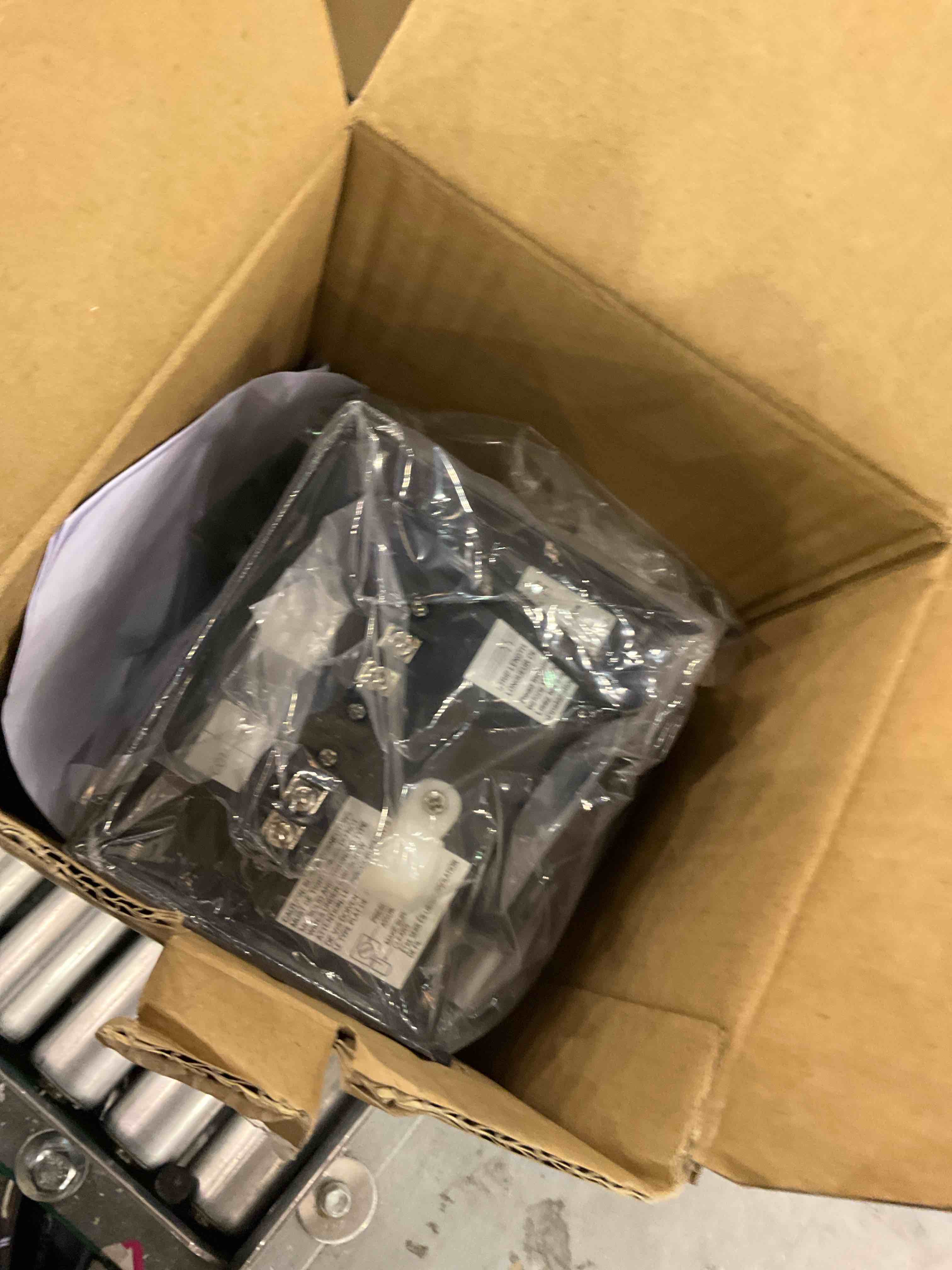 https://s3.amazonaws.com/lotting-images-prod/bidfta/EXS00957729_1704468385239.jpeg