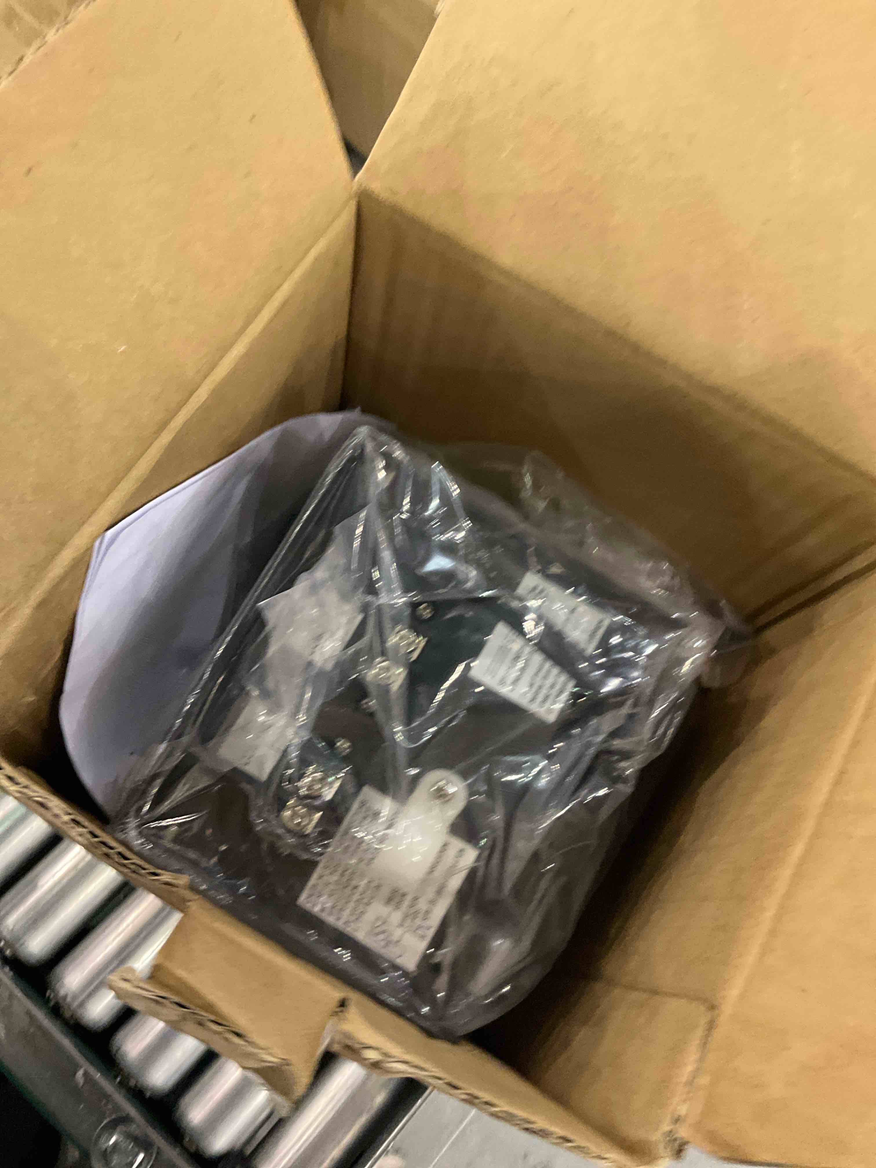 https://s3.amazonaws.com/lotting-images-prod/bidfta/EXS00957729_1704468386261.jpeg