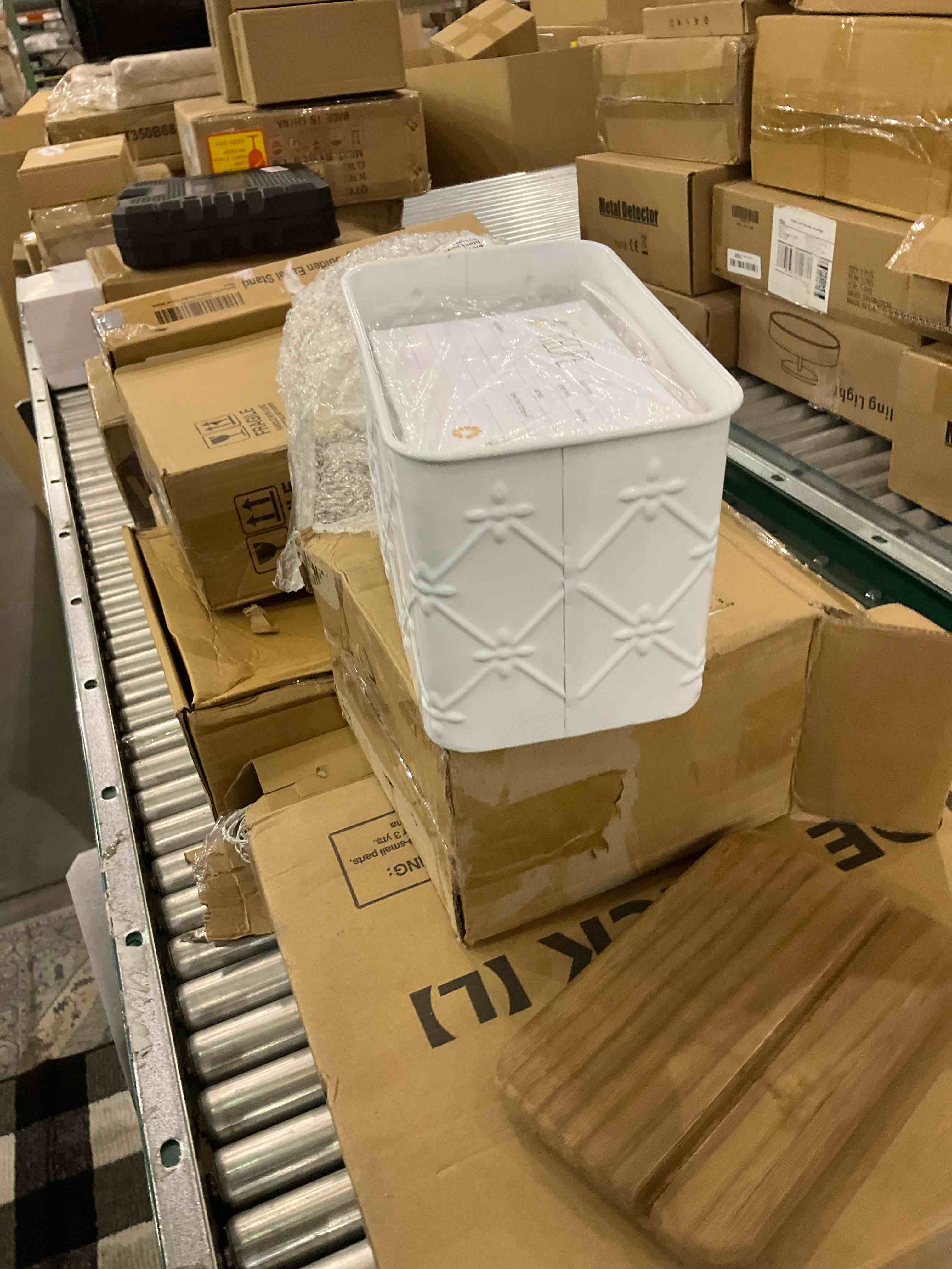 https://s3.amazonaws.com/lotting-images-prod/bidfta/EXS00957800_1704483758906.jpeg