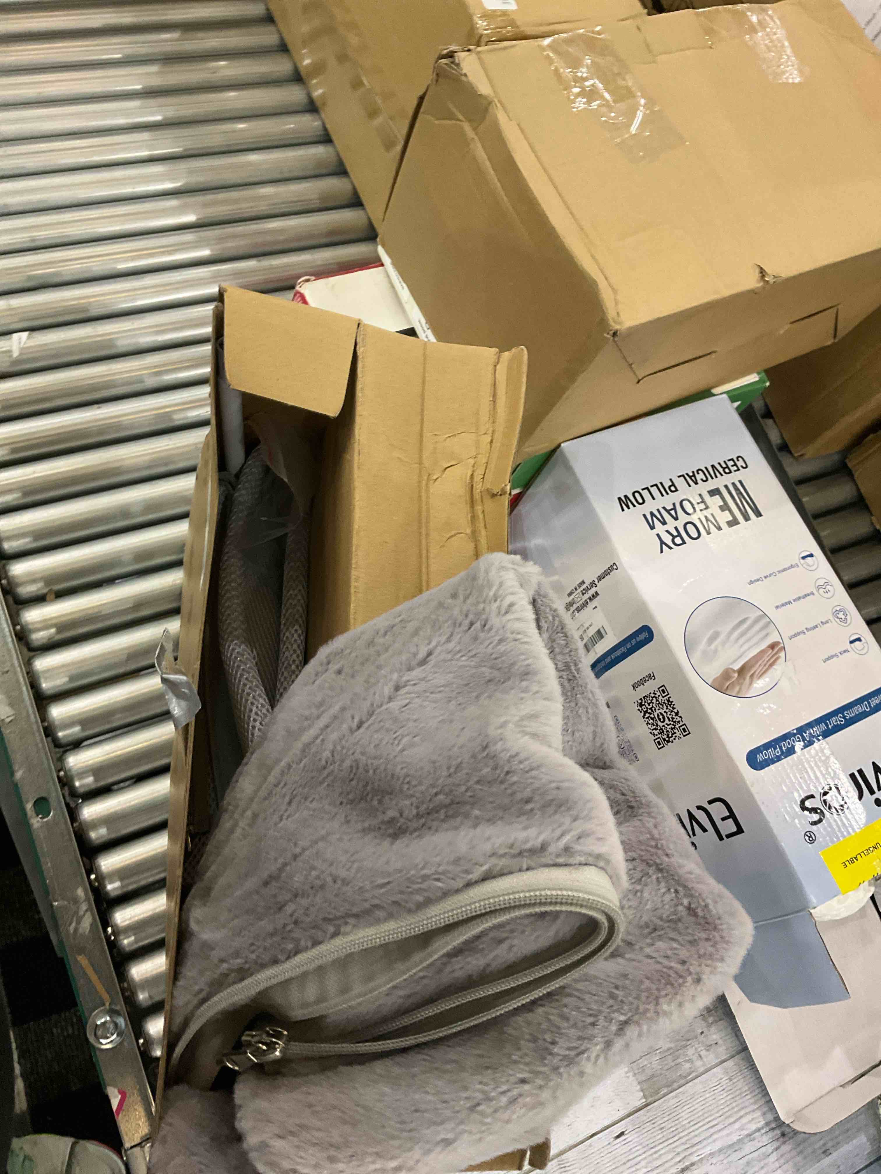https://s3.amazonaws.com/lotting-images-prod/bidfta/EXS00957906_1704729946736.jpeg