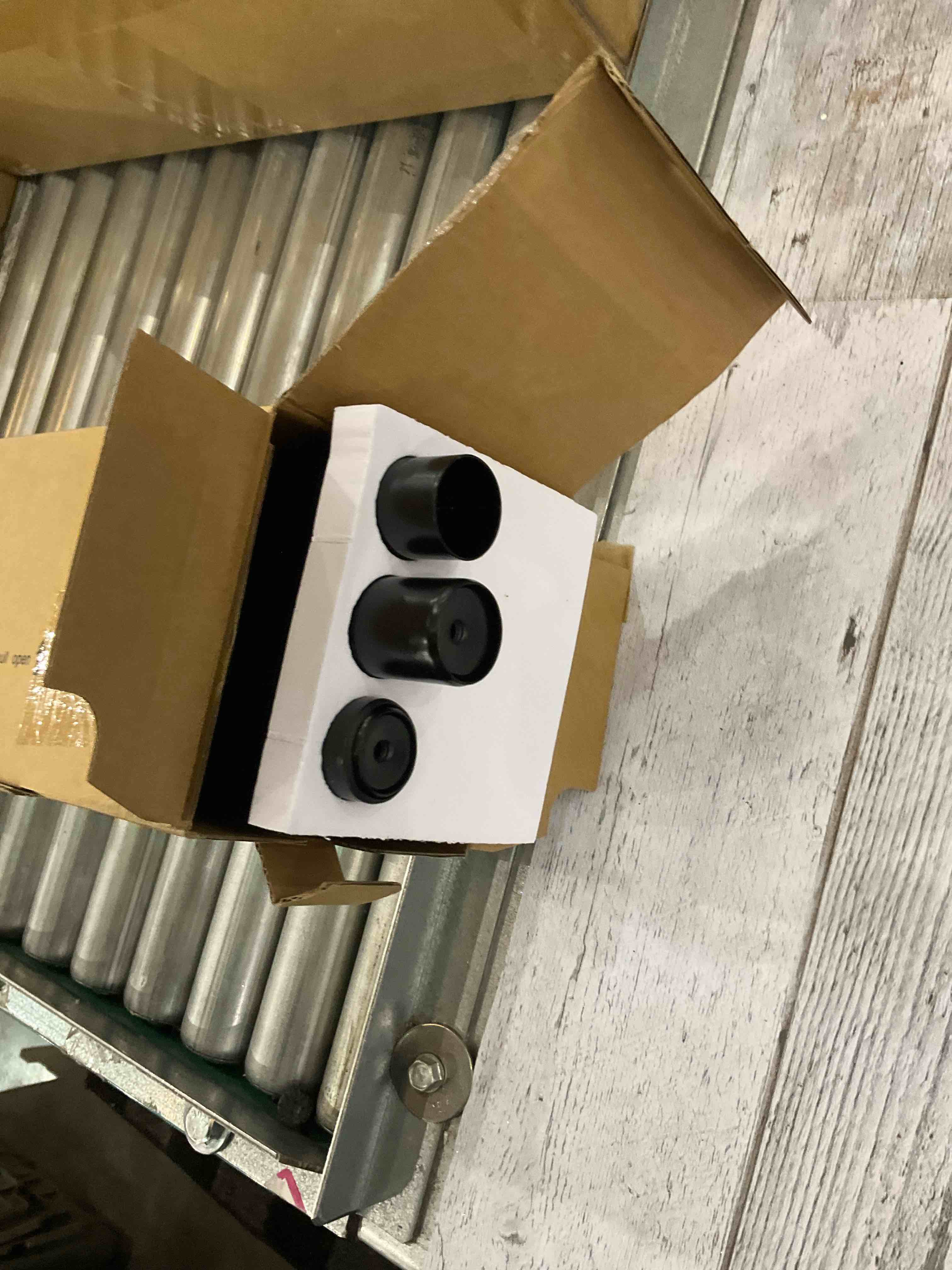 https://s3.amazonaws.com/lotting-images-prod/bidfta/EXS00957927_1704732166792.jpeg