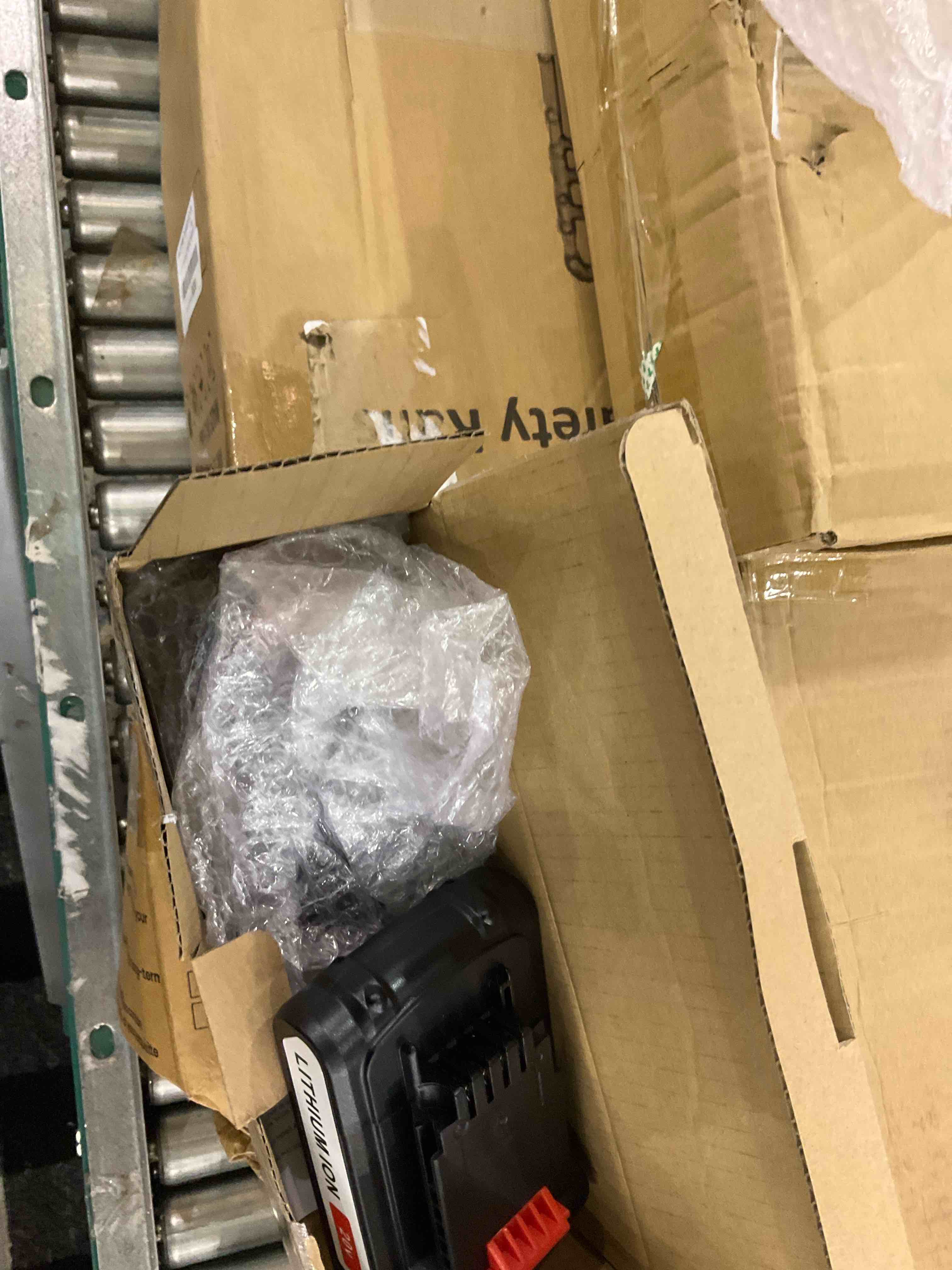 https://s3.amazonaws.com/lotting-images-prod/bidfta/EXS00957967_1704743028773.jpeg