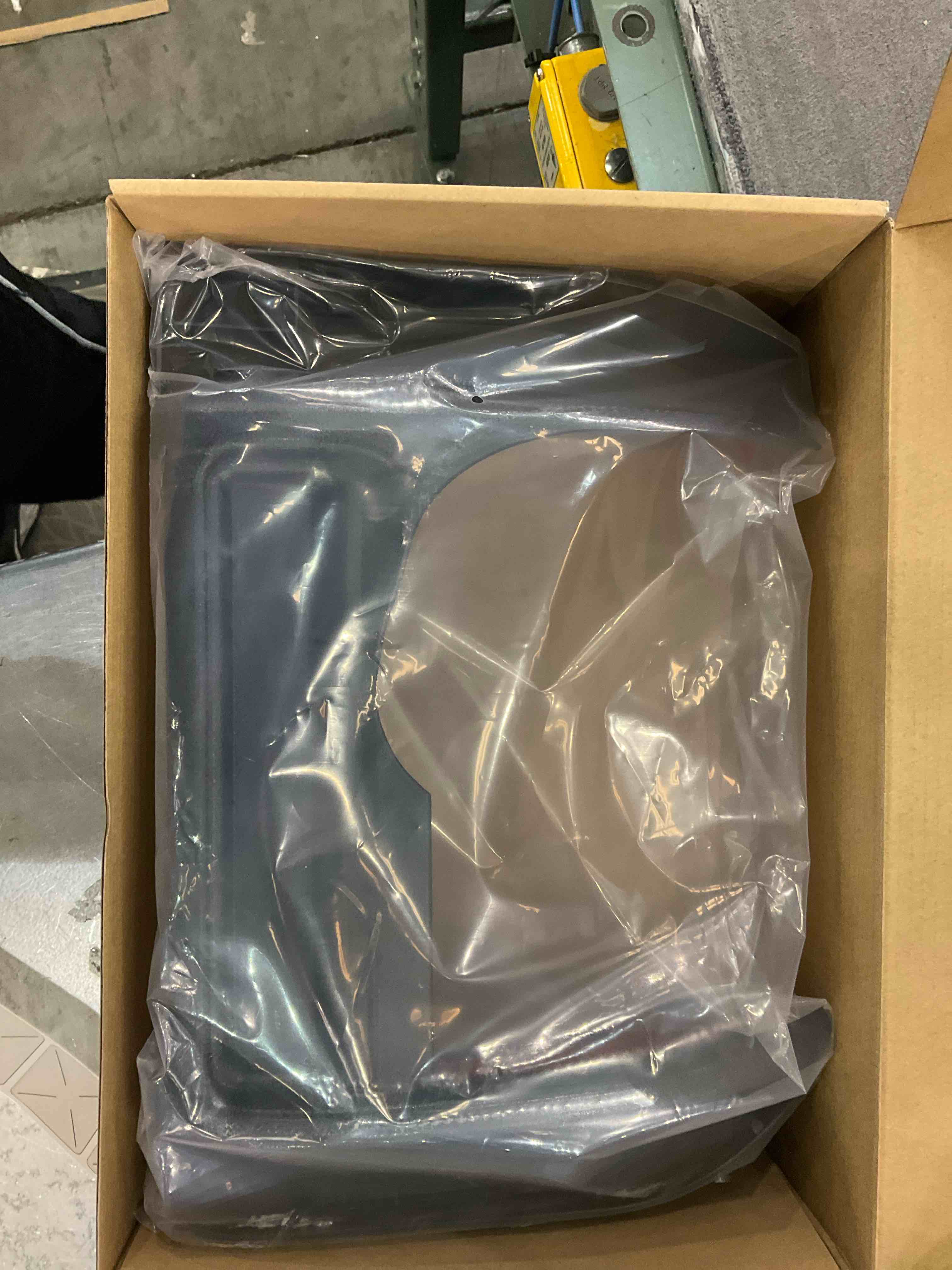 https://s3.amazonaws.com/lotting-images-prod/bidfta/EXS00958001_1703183135567.jpeg