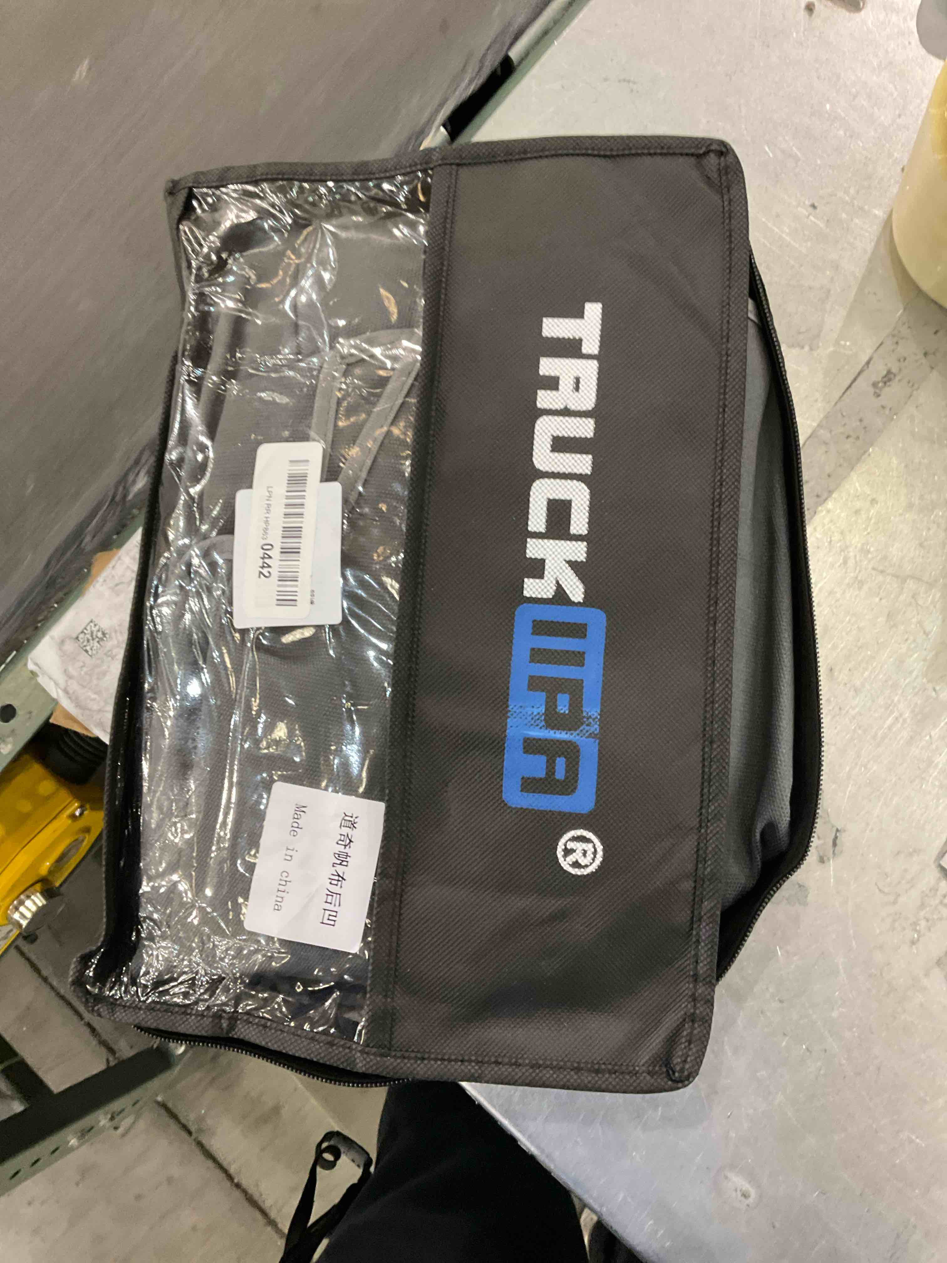 https://s3.amazonaws.com/lotting-images-prod/bidfta/EXS00958252_1703693067237.jpeg