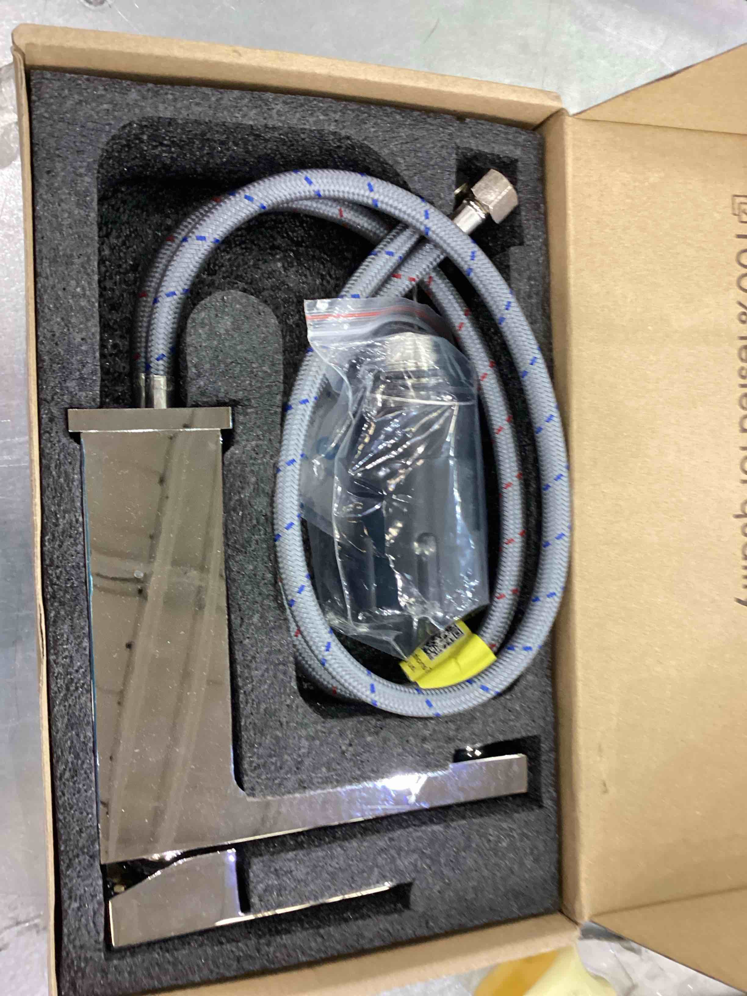 https://s3.amazonaws.com/lotting-images-prod/bidfta/EXS00958299_1703692480142.jpeg