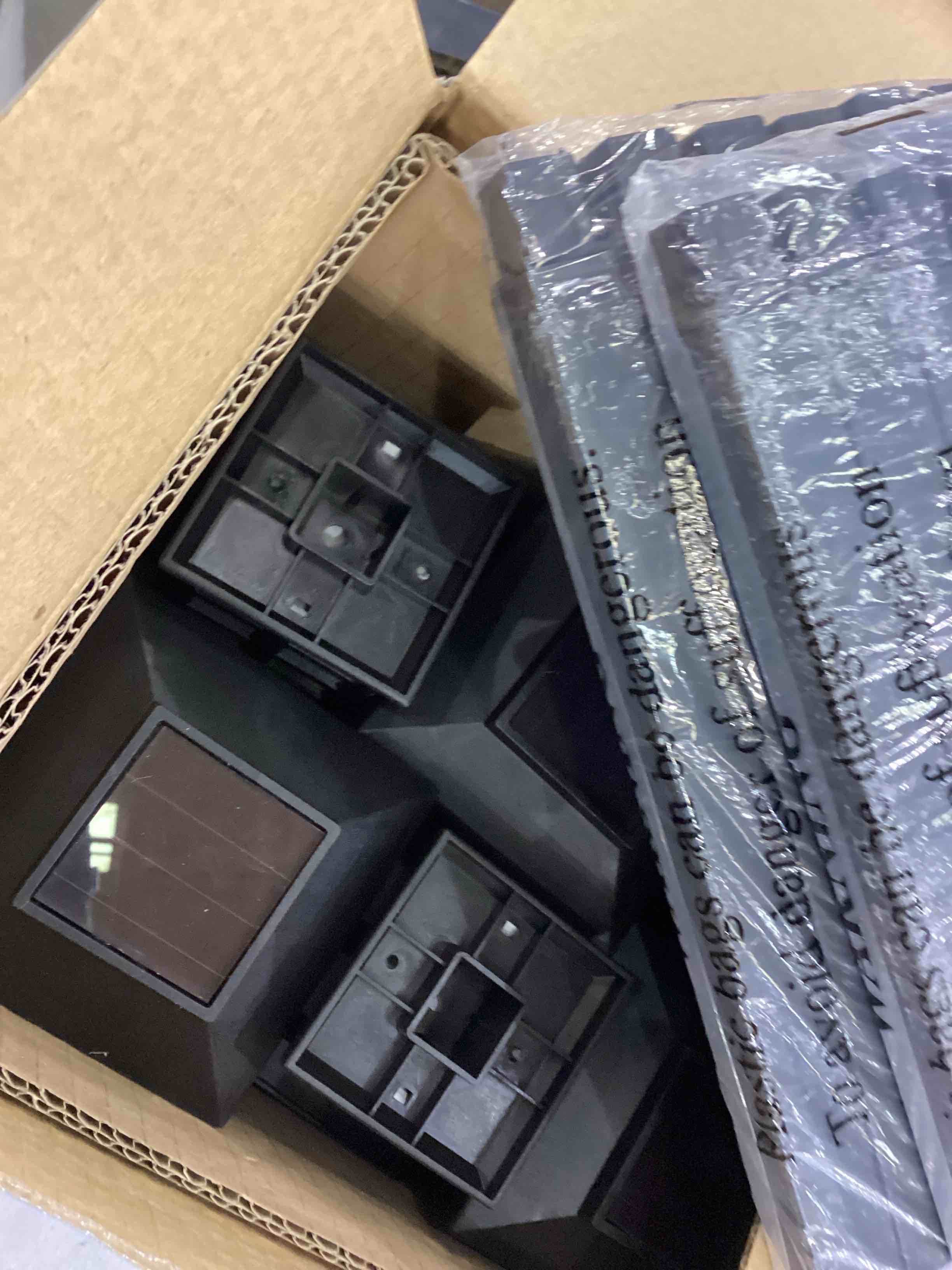 https://s3.amazonaws.com/lotting-images-prod/bidfta/EXS00958300_1703692752208.jpeg